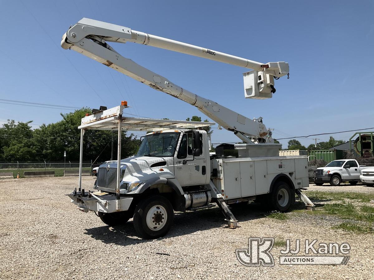 (Charlotte, NC) Altec AA755L, Material Handling Bucket Truck rear mounted on 2005 International 7300