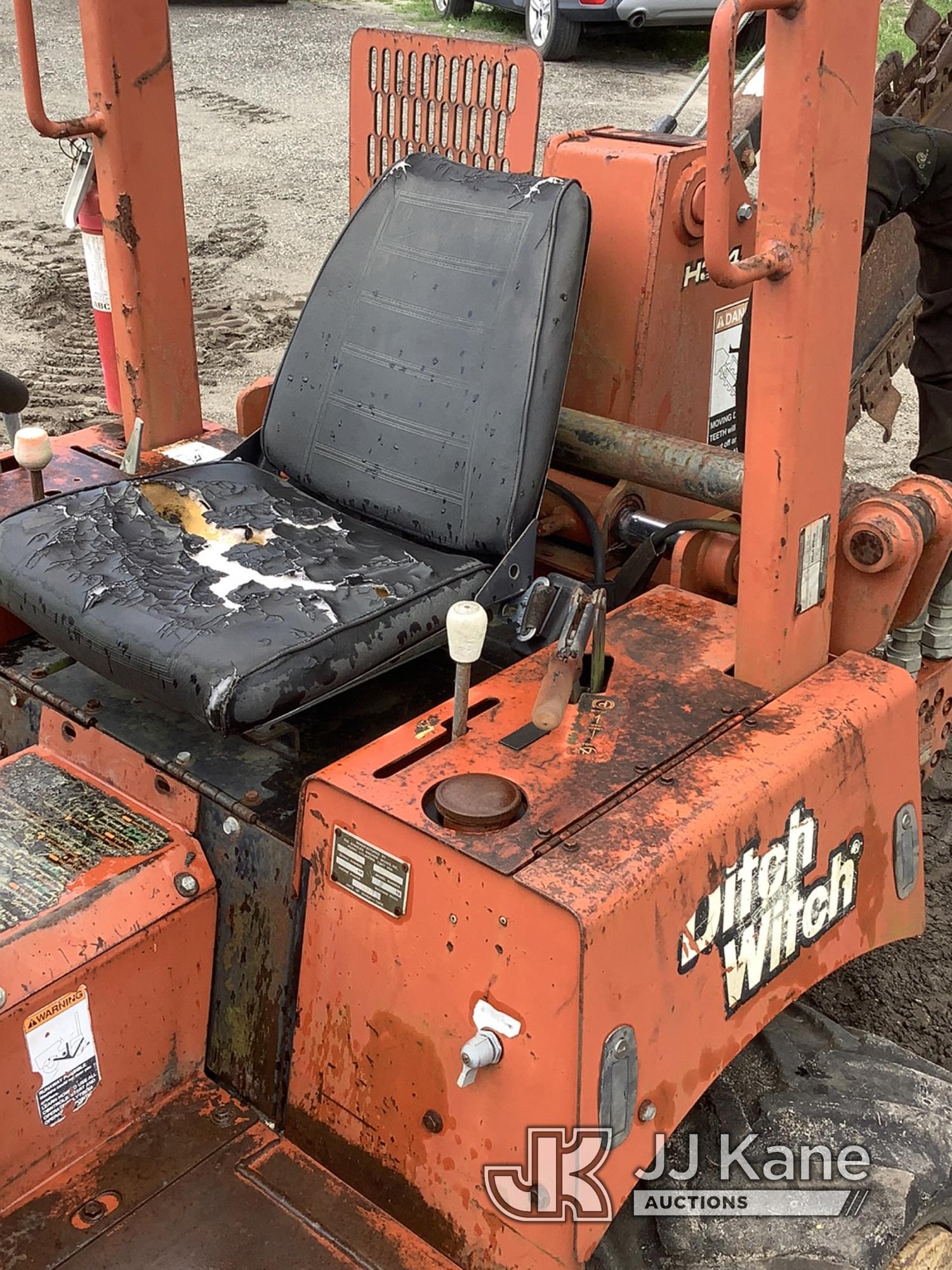 (Ocala, FL) 2004 Ditch Witch RT40 Rubber Tired Trencher Not Running, Condition Unknown, Flat Tires,