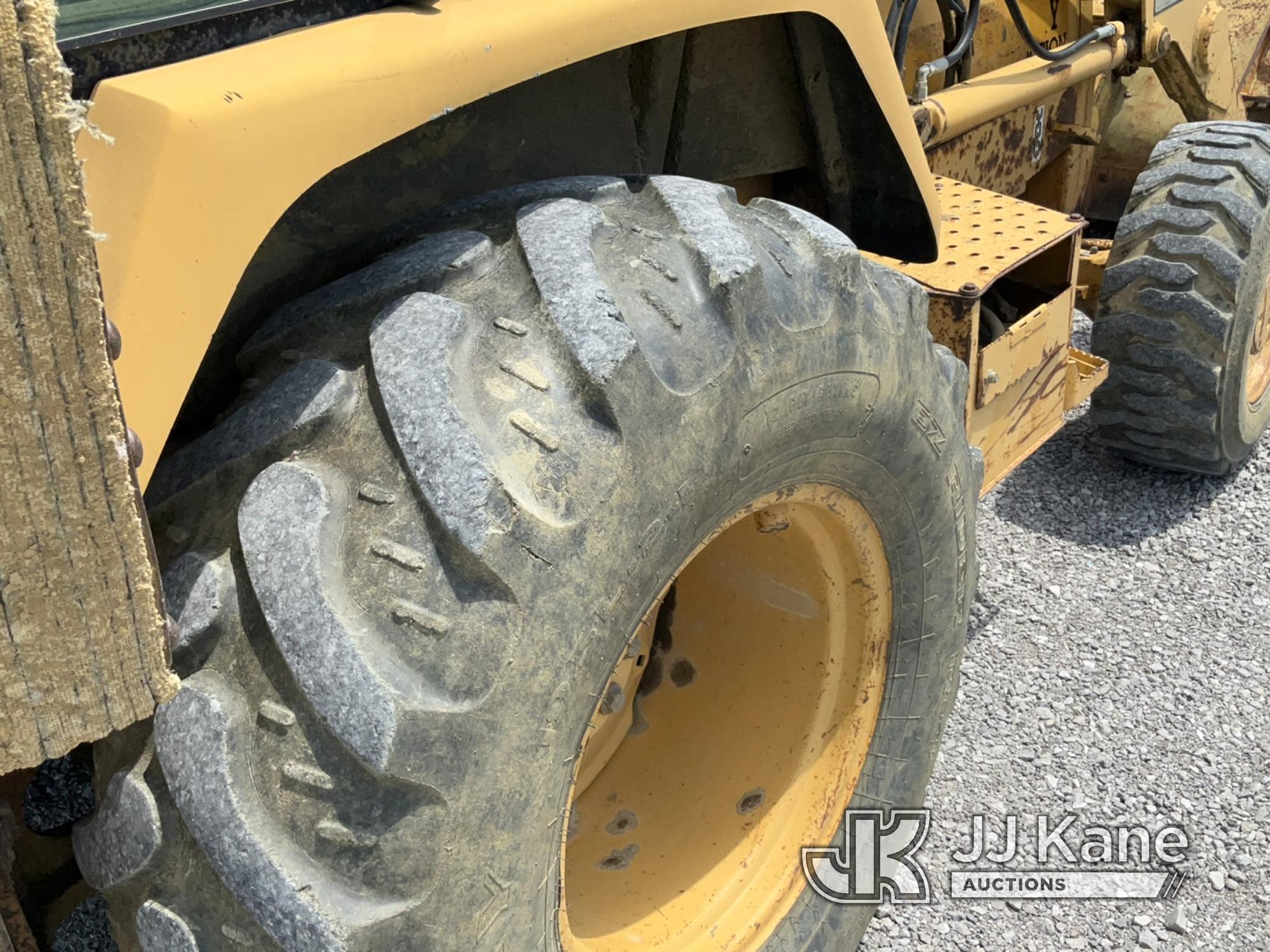 (Verona, KY) 1994 John Deere 310D 4x4 Tractor Loader Backhoe Runs, Moves & Operates) (Rust Damage