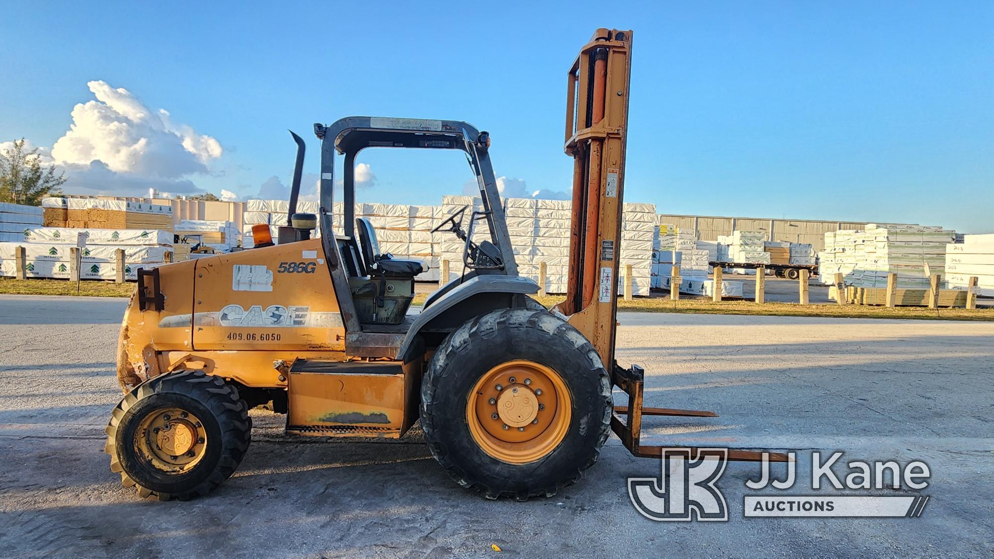 (Riviera Beach, FL) Case 586G 4x4 Rough Terrain Forklift, Loading Assistance Available Runs, Moves,