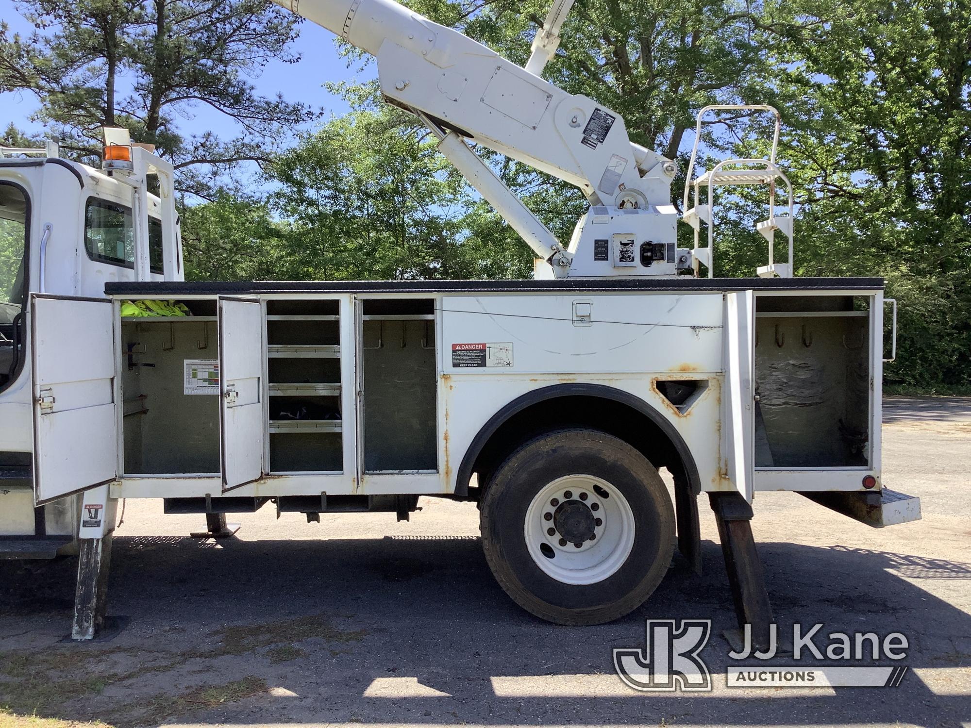 (Graysville, AL) Altec AA500L, Bucket Truck rear mounted on 2005 Freightliner M2 106 Utility Truck,