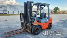 (Riviera Beach, FL) Toyota 7FDU25 Pneumatic Tired Forklift, Loading Assistance Available Runs. Moves