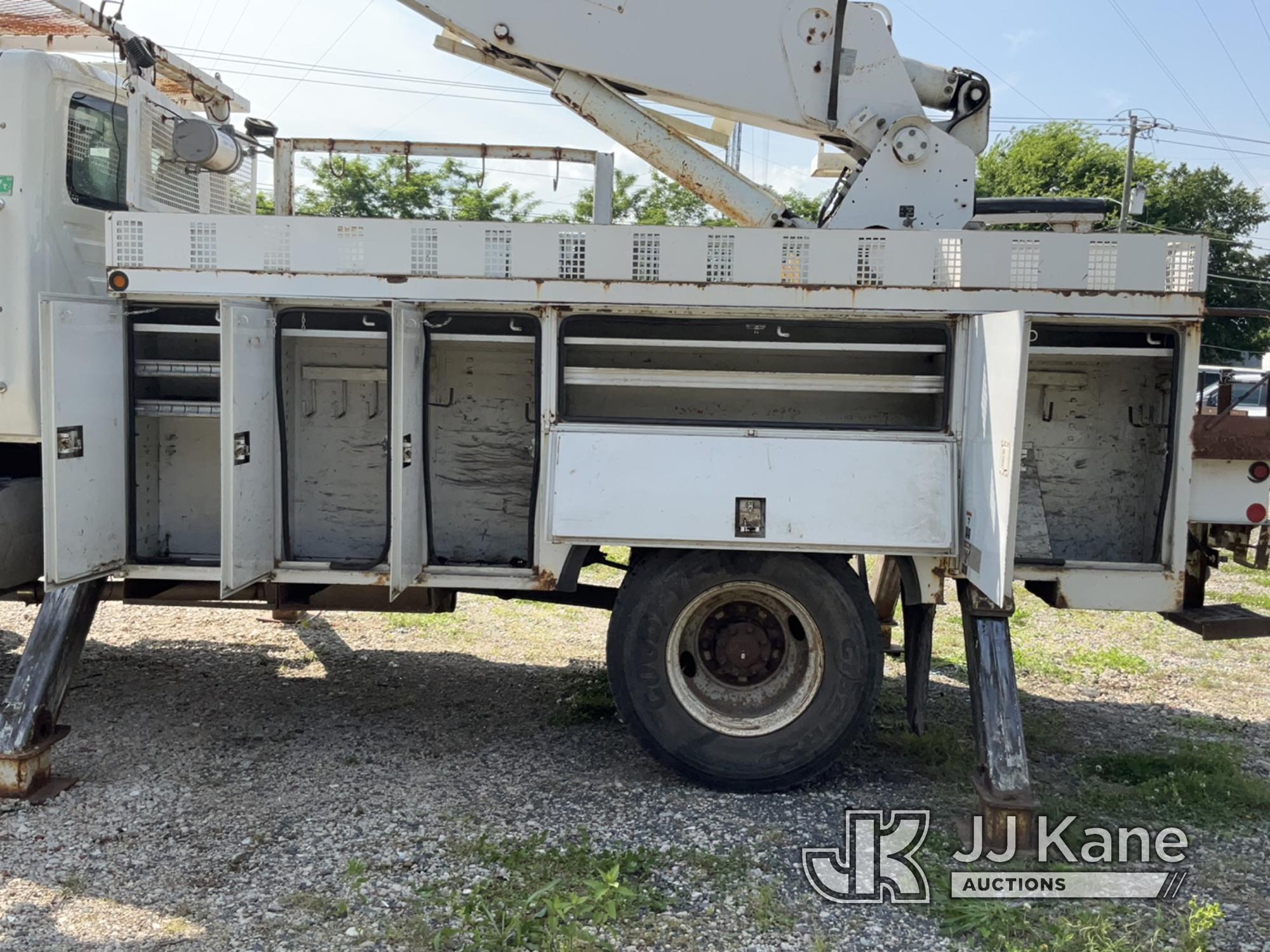 (Charlotte, NC) Altec AA755L, Material Handling Bucket rear mounted on 2004 International 7400 4x4 U