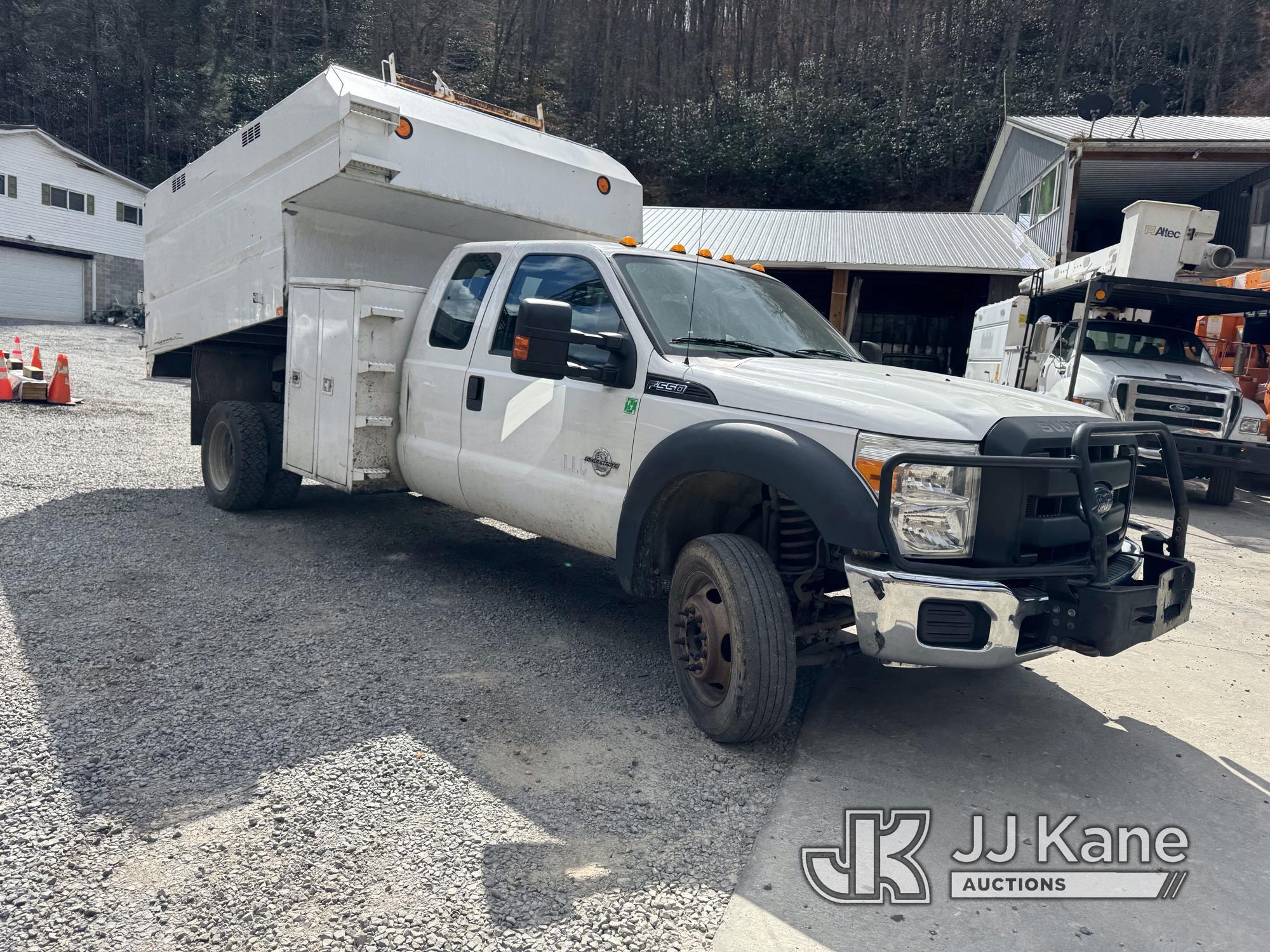 (Hanover, WV) 2016 Ford F550 4x4 Extended-Cab Chipper Dump Truck Runs, Moves & Dump Operates) (Low P