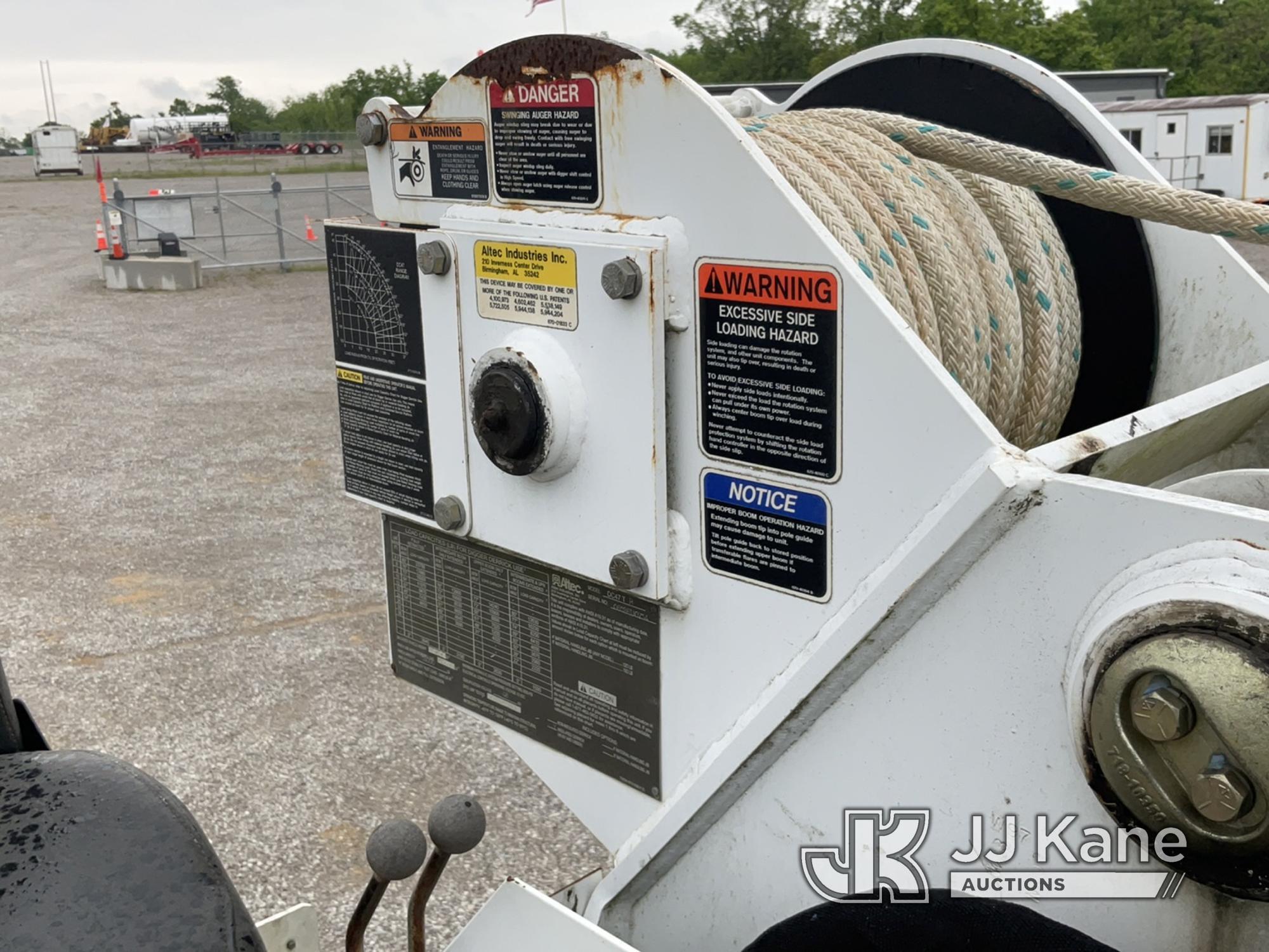 (Verona, KY) Altec DC47-TR, Digger Derrick rear mounted on 2014 International Durastar 4300 Utility