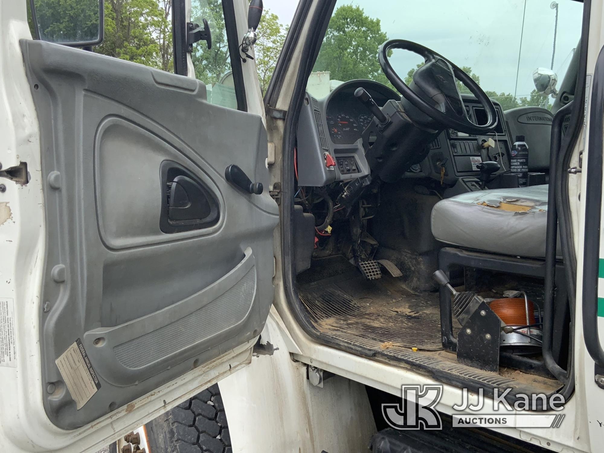 (New Tazewell, TN) Terex Commander XL4047, Digger Derrick rear mounted on 2006 International 4400 Ut