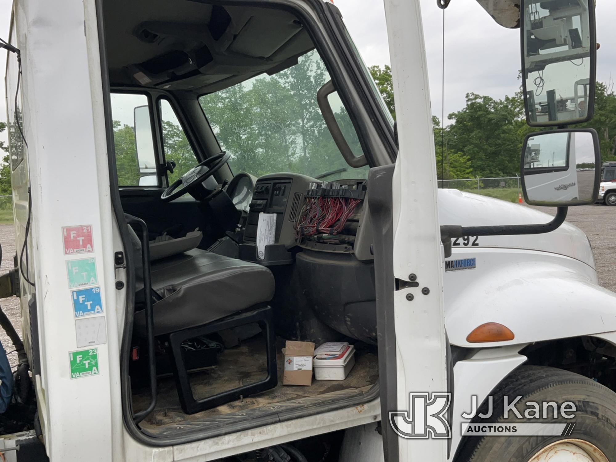 (Verona, KY) Altec DC47-TR, Digger Derrick rear mounted on 2014 International Durastar 4300 Utility