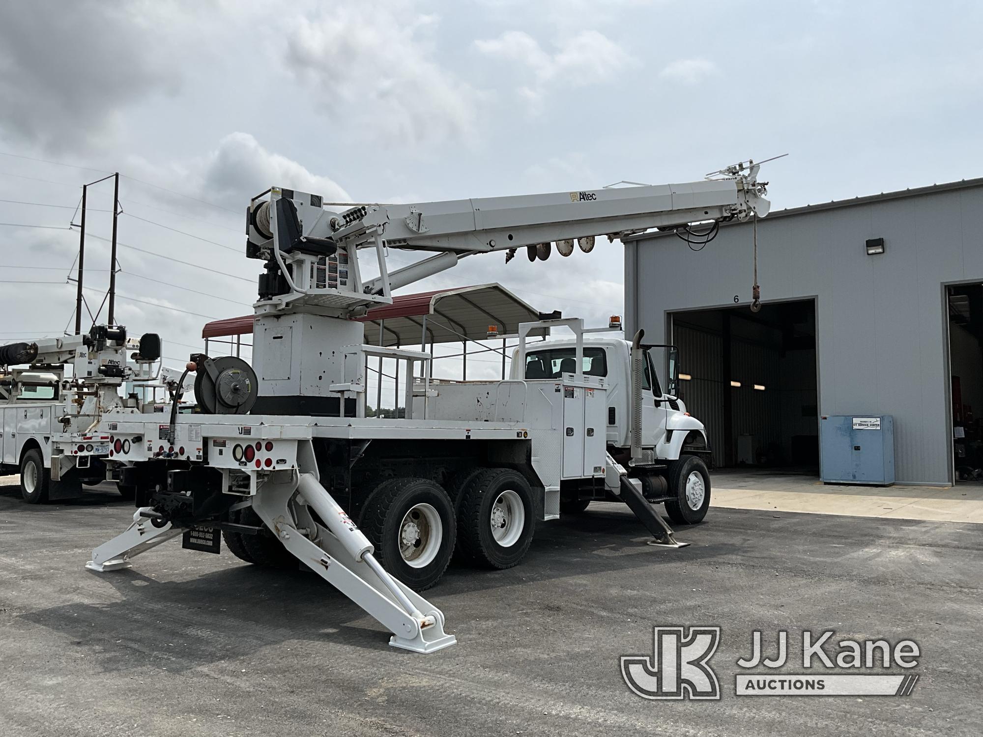 (Elizabethtown, KY) Altec D3060B-TR, Digger Derrick rear mounted on 2014 International 7400 6x6 Flat