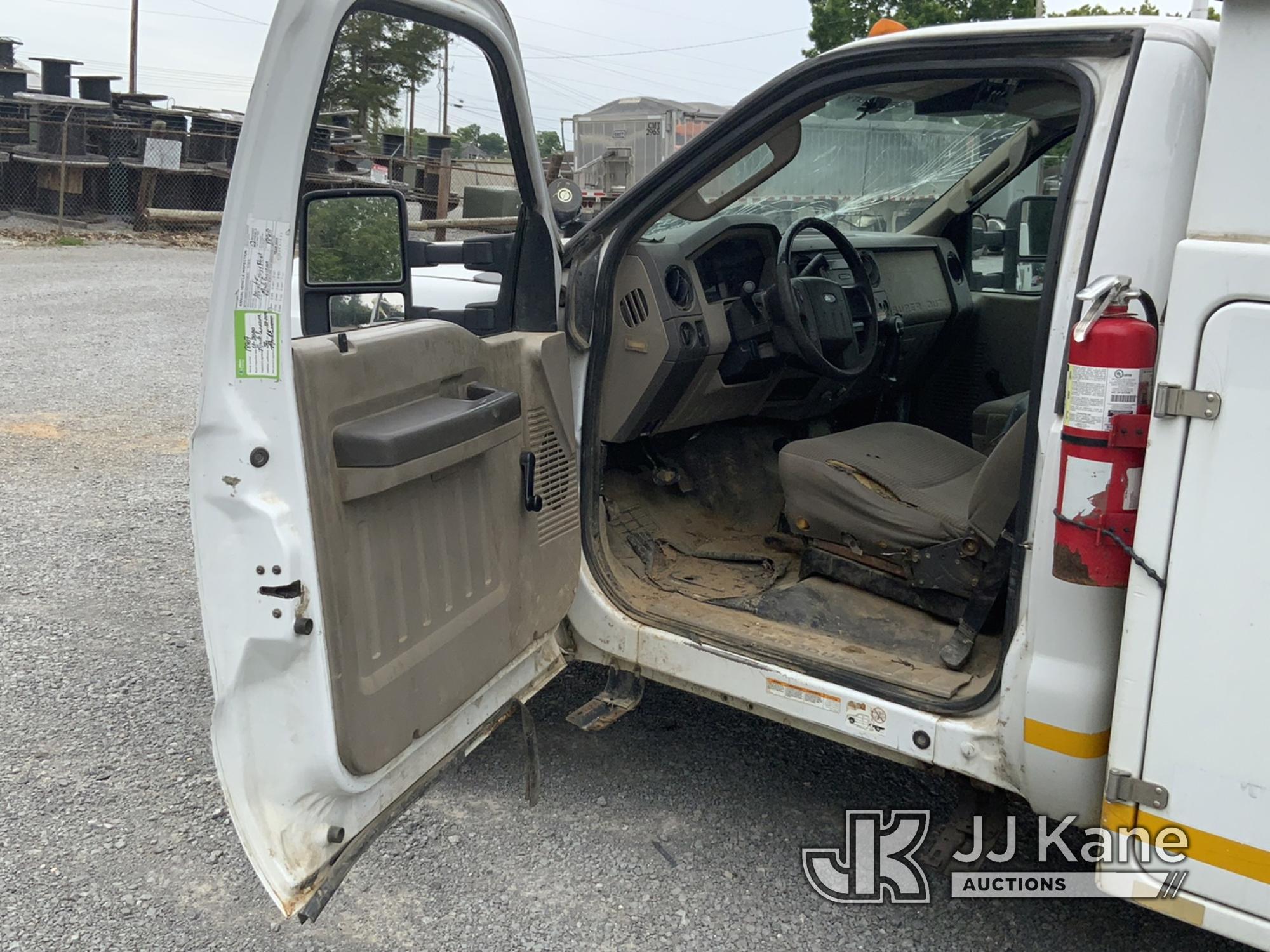 (New Tazewell, TN) Altec AT37G, Articulating & Telescopic Bucket Truck mounted behind cab on 2009 Fo