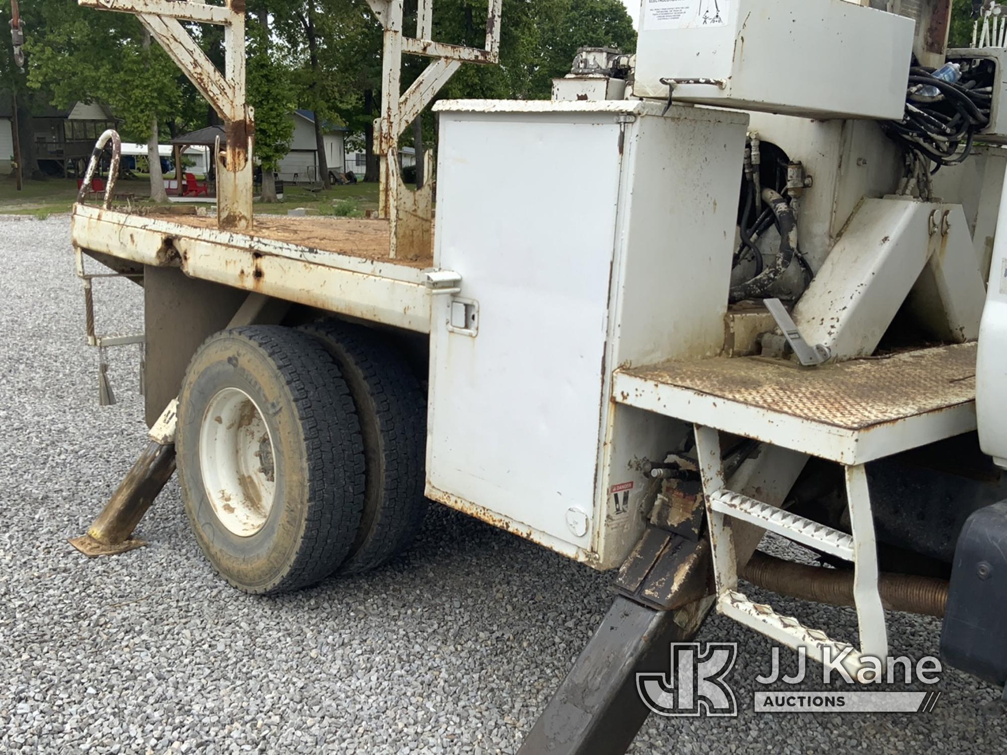 (New Tazewell, TN) Terex Commander 4042, Digger Derrick mounted behind cab on 2003 Ford F750 4x4 Fla