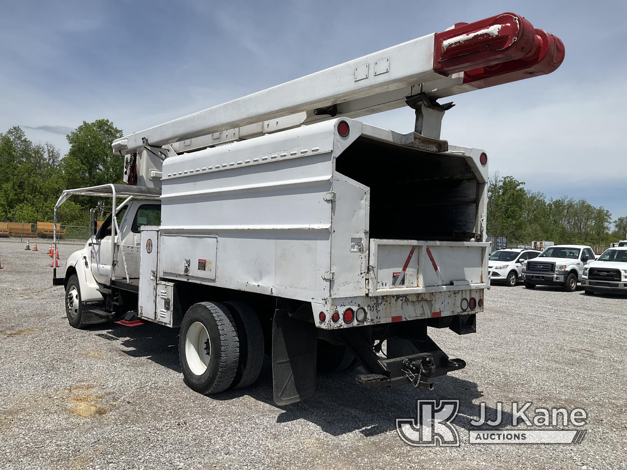 (Verona, KY) Versalift V0255RV, Over-Center Bucket Truck mounted behind cab on 2000 Ford F750 Chippe