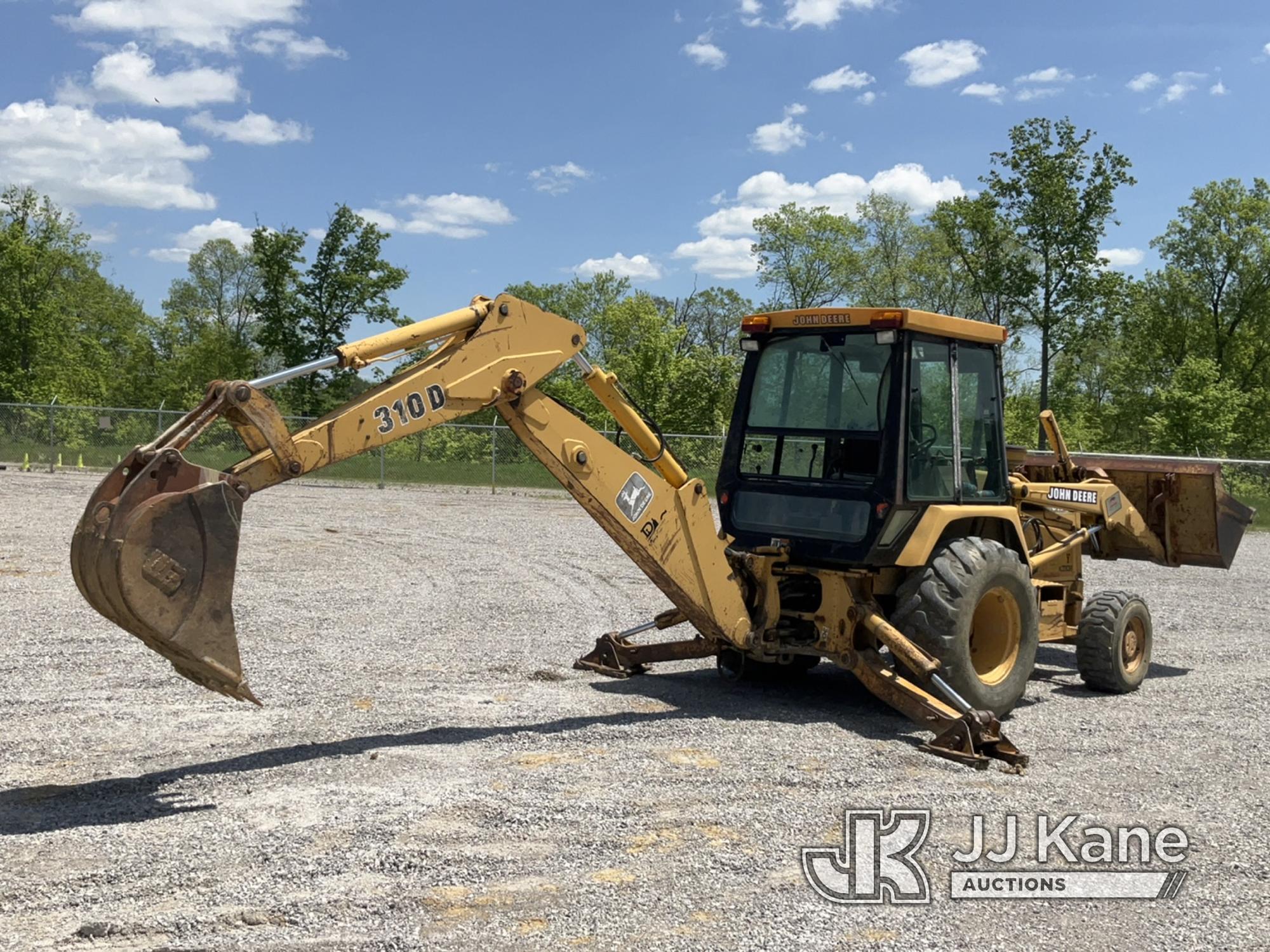 (Verona, KY) 1994 John Deere 310D 4x4 Tractor Loader Backhoe Runs, Moves & Operates) (Rust Damage