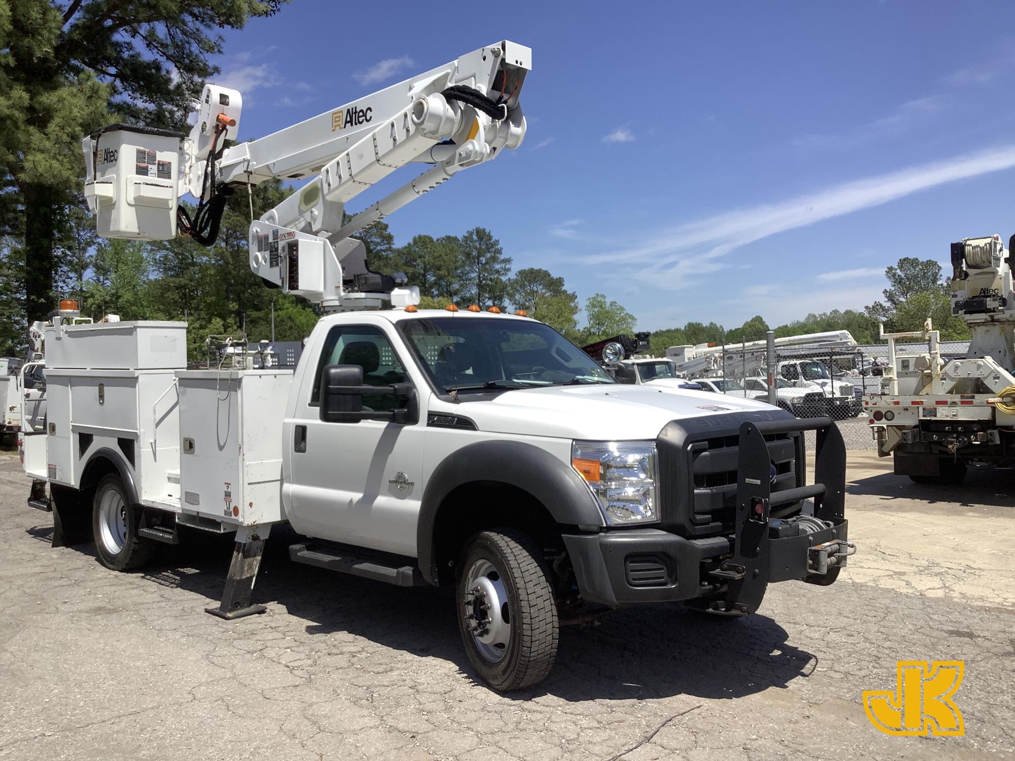 (Graysville, AL) Altec AT40-MH, Articulating & Telescopic Material Handling Bucket Truck mounted beh