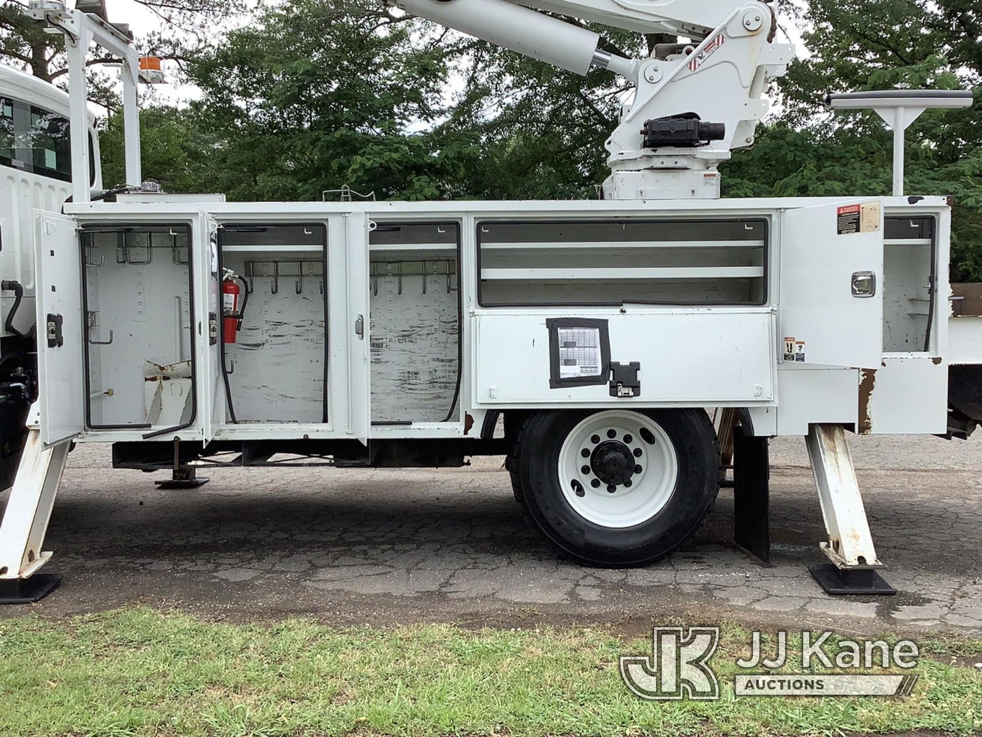 (Graysville, AL) Altec AA55-MH, Material Handling Bucket Truck rear mounted on 2015 Freightliner M2