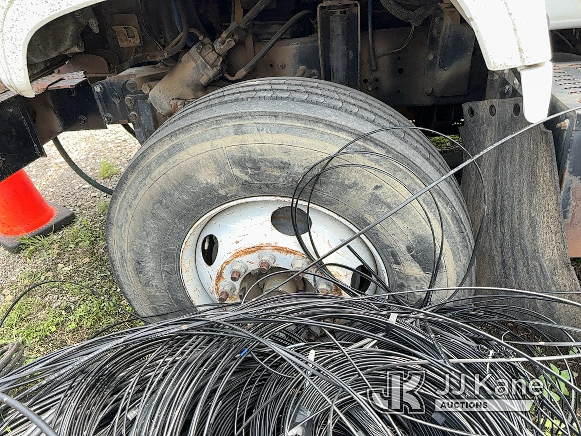 (Austin, TX) Posi Plus 800-40-025, Telescopic Non-Insulated Cable Placing Bucket Truck center mounte