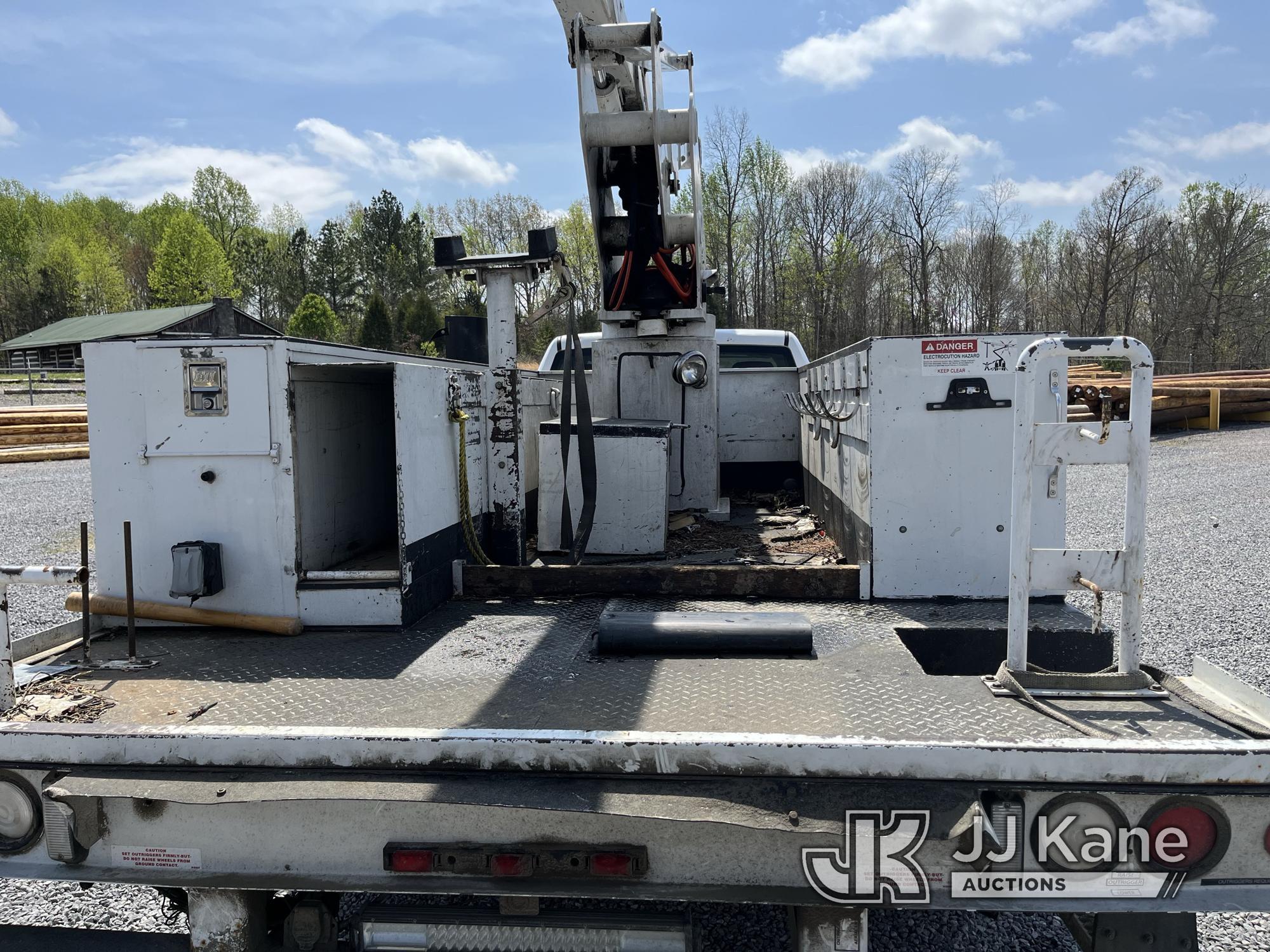 (Scottsville, KY) ETI ETOMH37-IH, Articulating & Telescopic Material Handling Bucket Truck mounted b