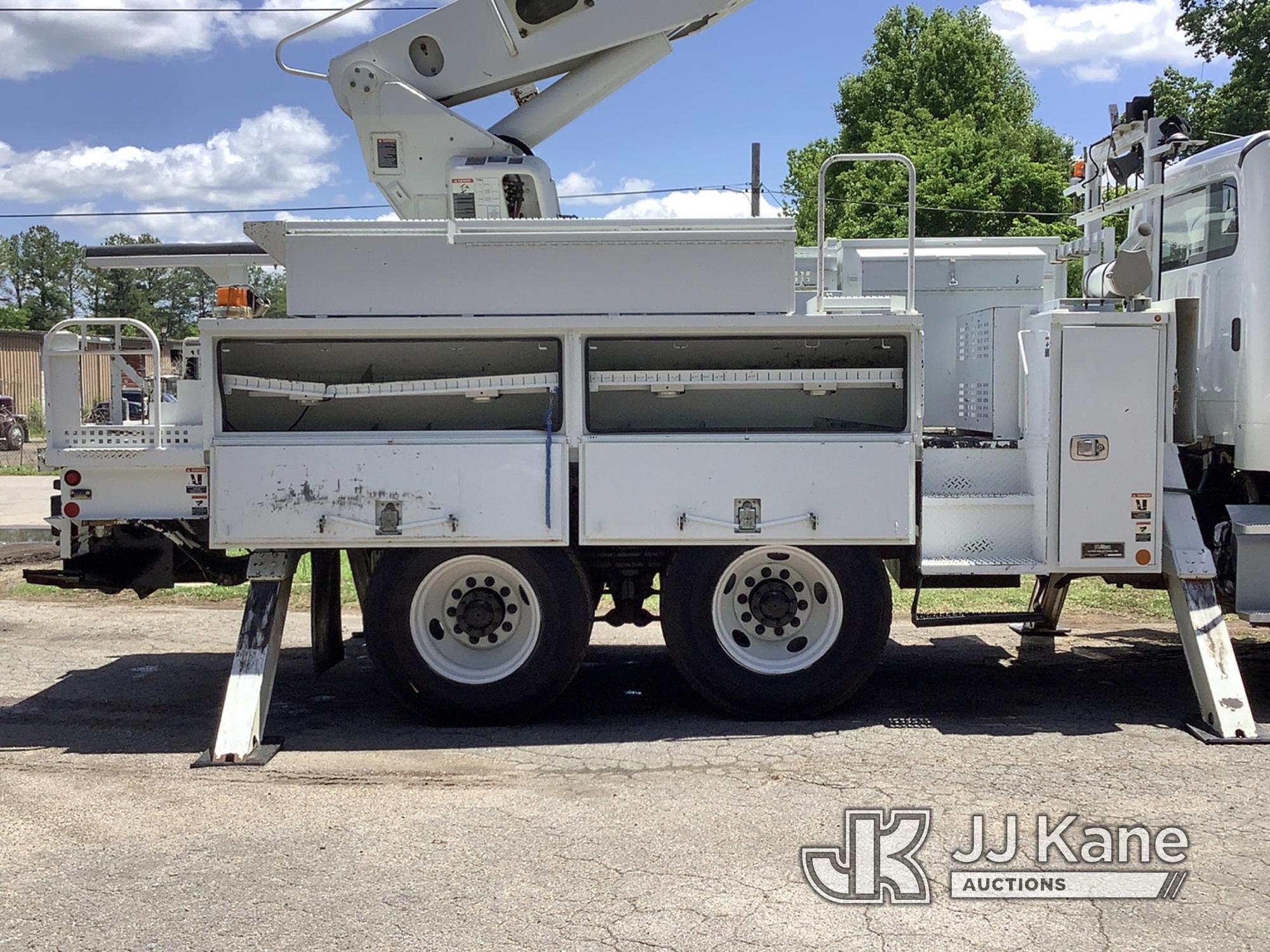 (Graysville, AL) Altec AM855-MH, Over-Center Material Handling Bucket rear mounted on 2015 Freightli