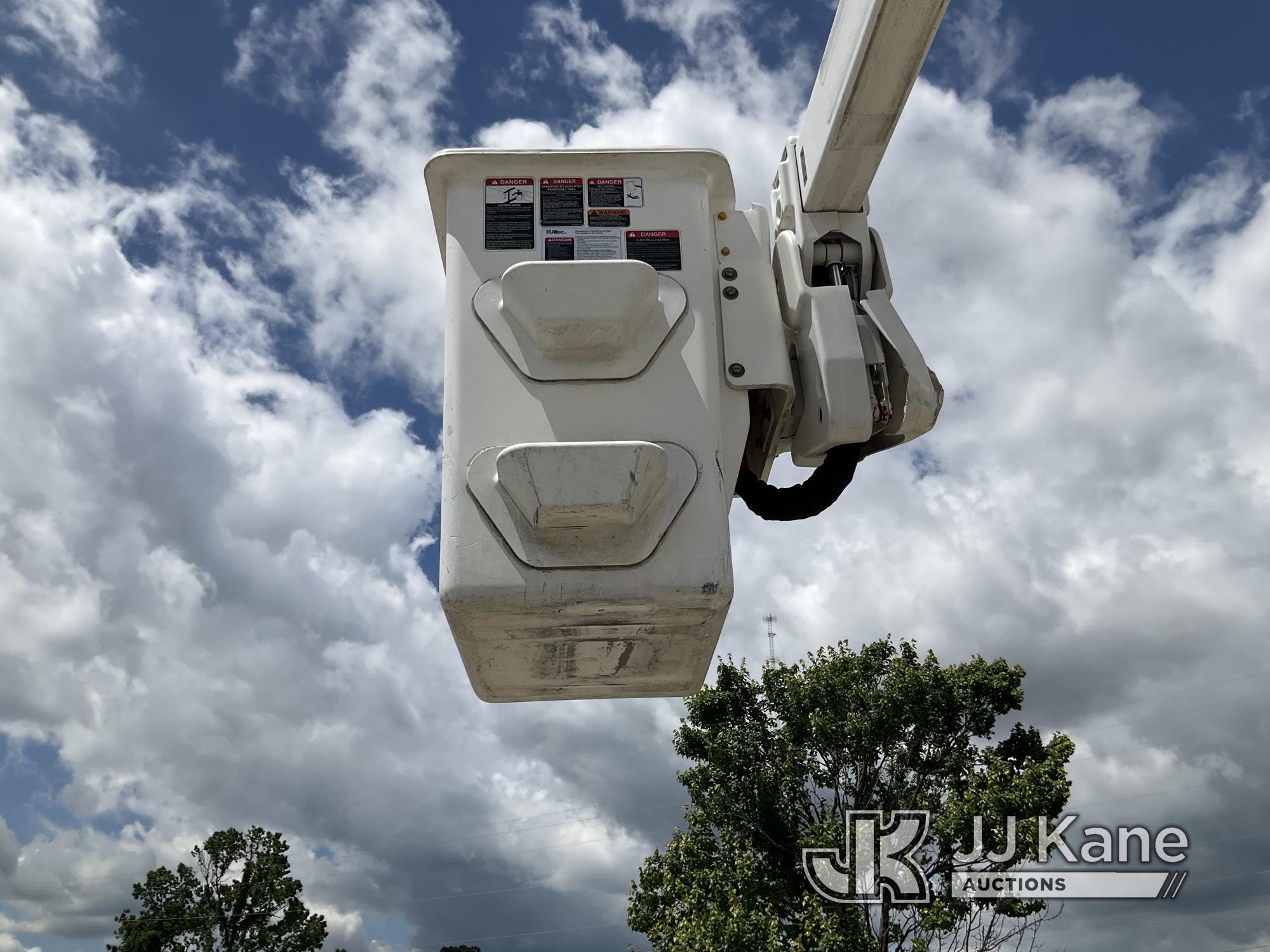 (Villa Rica, GA) Altec AT40G, Articulating & Telescopic Bucket mounted behind cab on 2017 Ford F550