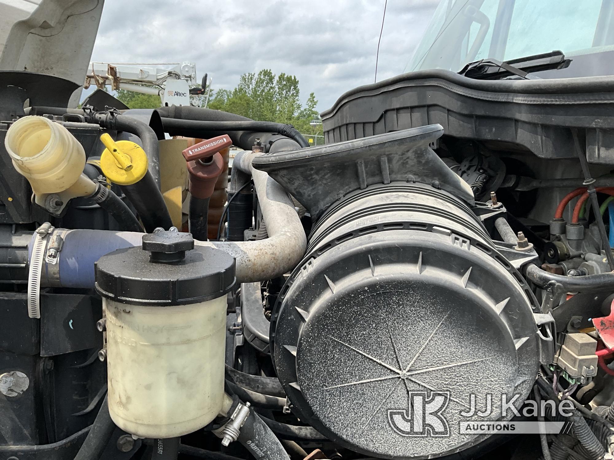 (Elizabethtown, KY) Altec D3060B-TR, Digger Derrick rear mounted on 2014 International 7400 6x6 Flat