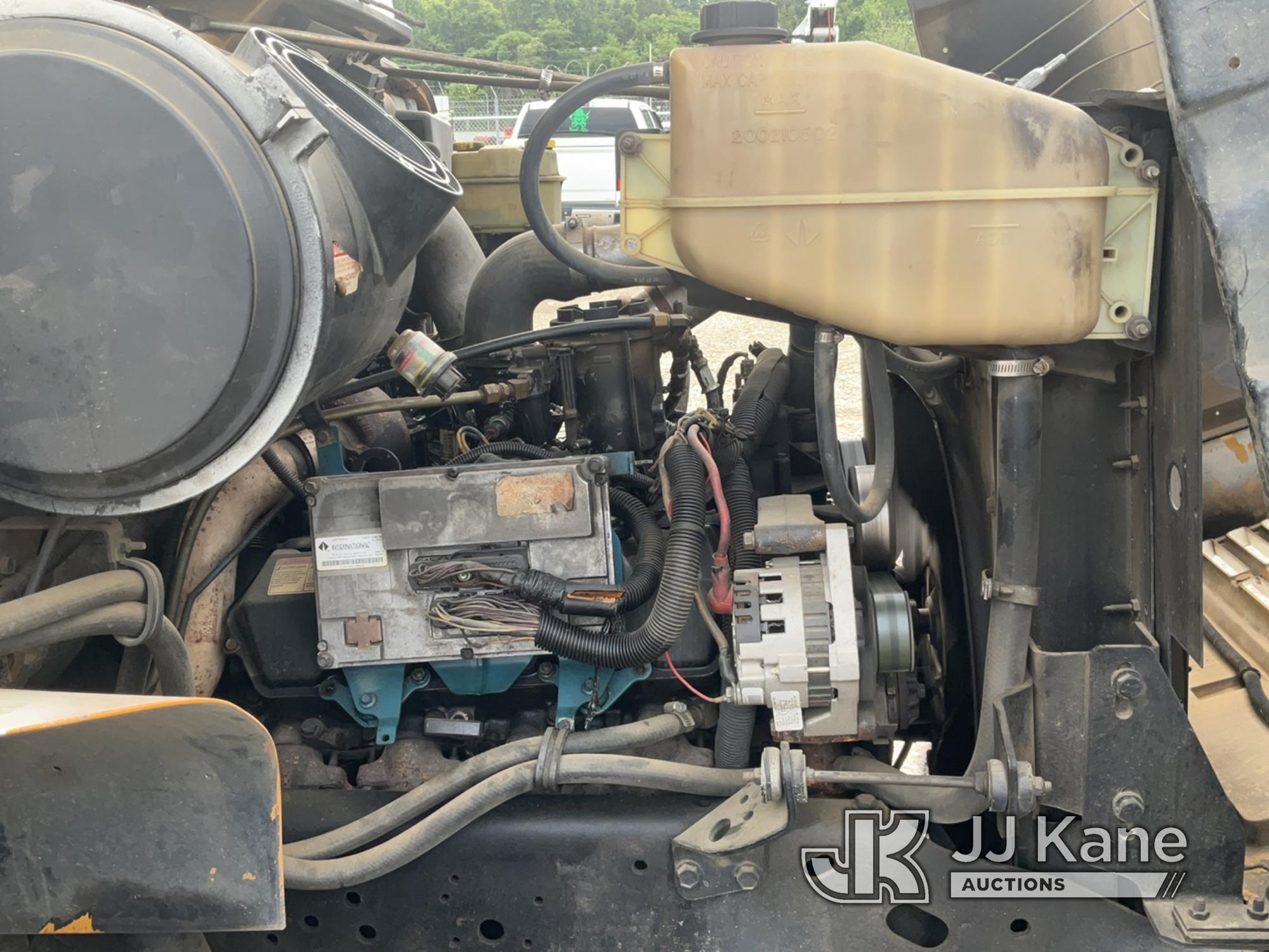 (Charlotte, NC) Altec LRV-55, Over-Center Bucket mounted behind cab on 2001 International 4700 Chipp