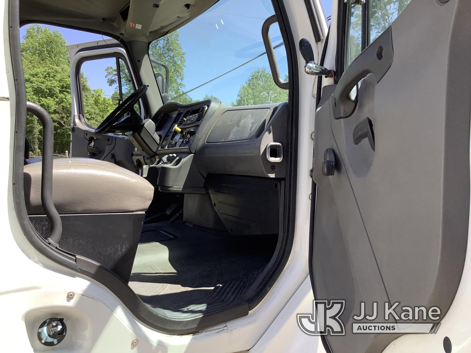 (Graysville, AL) Altec AA500L, Bucket Truck rear mounted on 2005 Freightliner M2 106 Utility Truck,