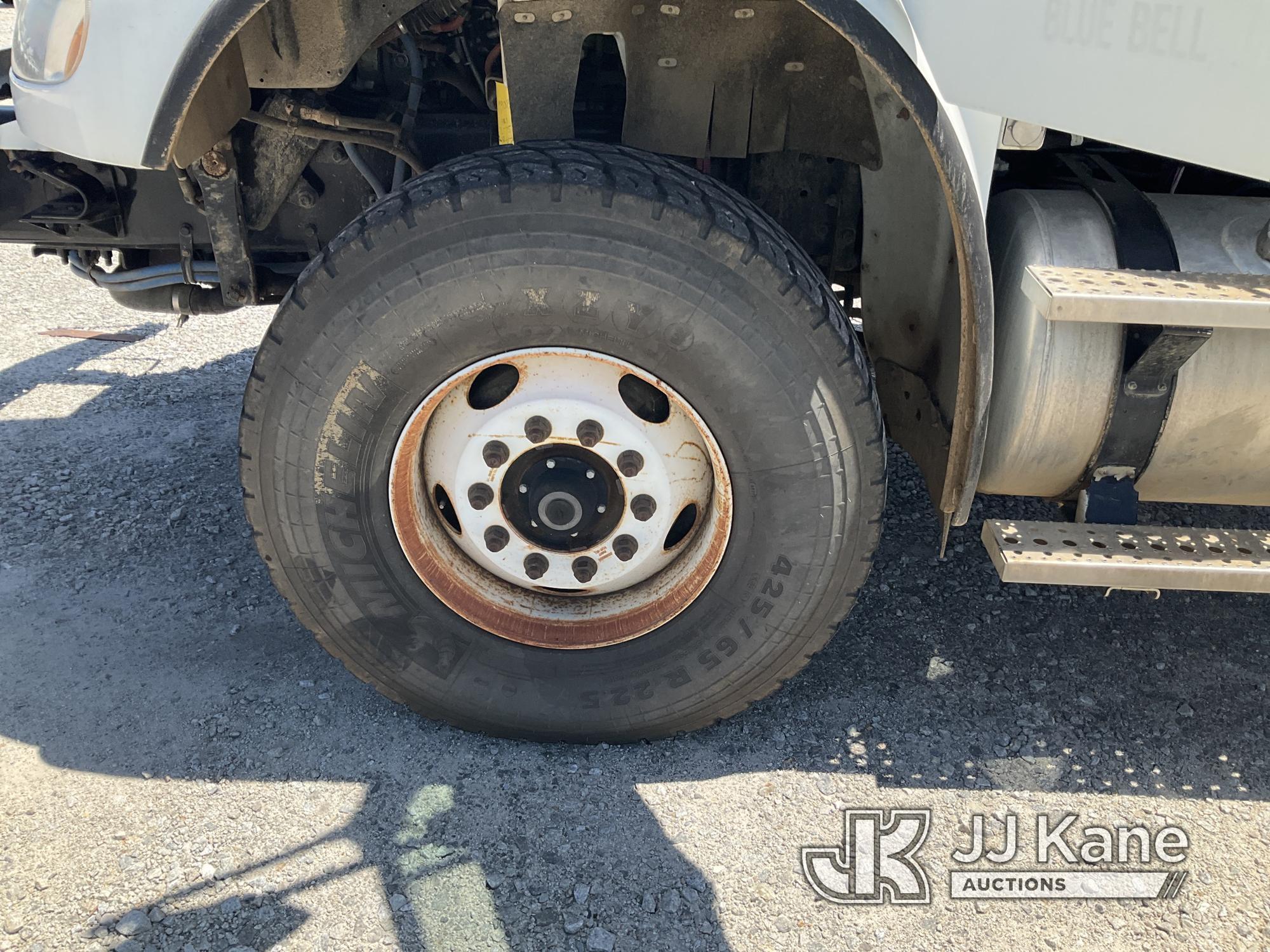 (Villa Rica, GA) Altec HL125, Articulating & Telescopic Material Handling Bucket Truck rear mounted