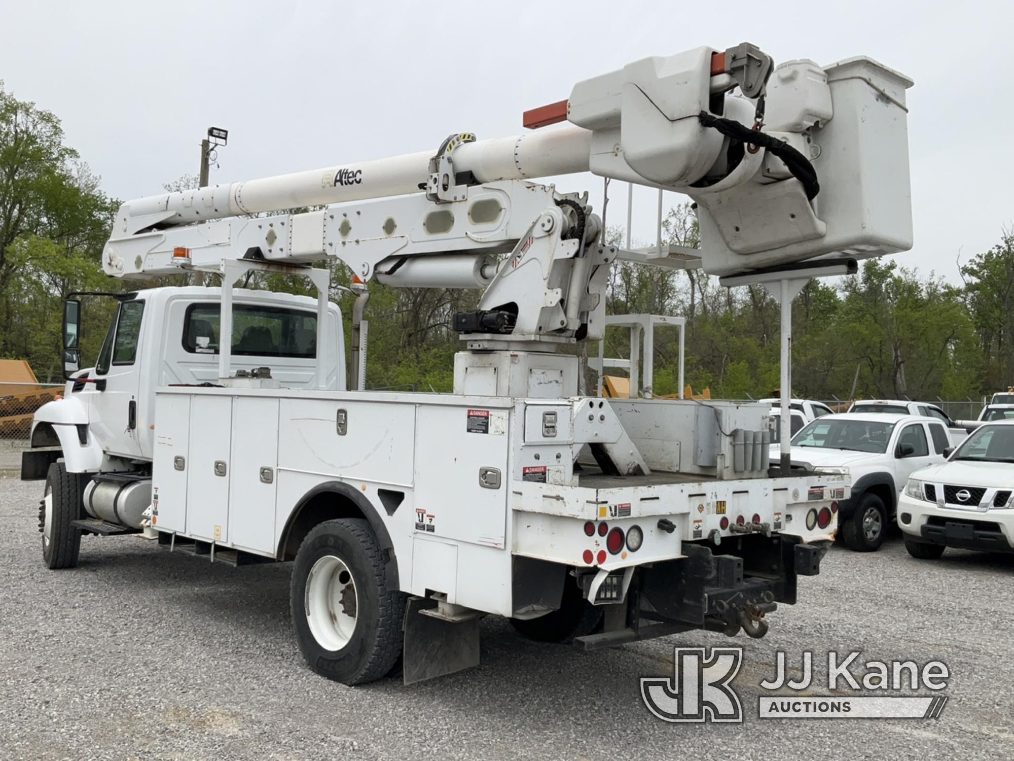 (Verona, KY) Altec AA55-MH, Material Handling Bucket Truck rear mounted on 2016 International 7300 4