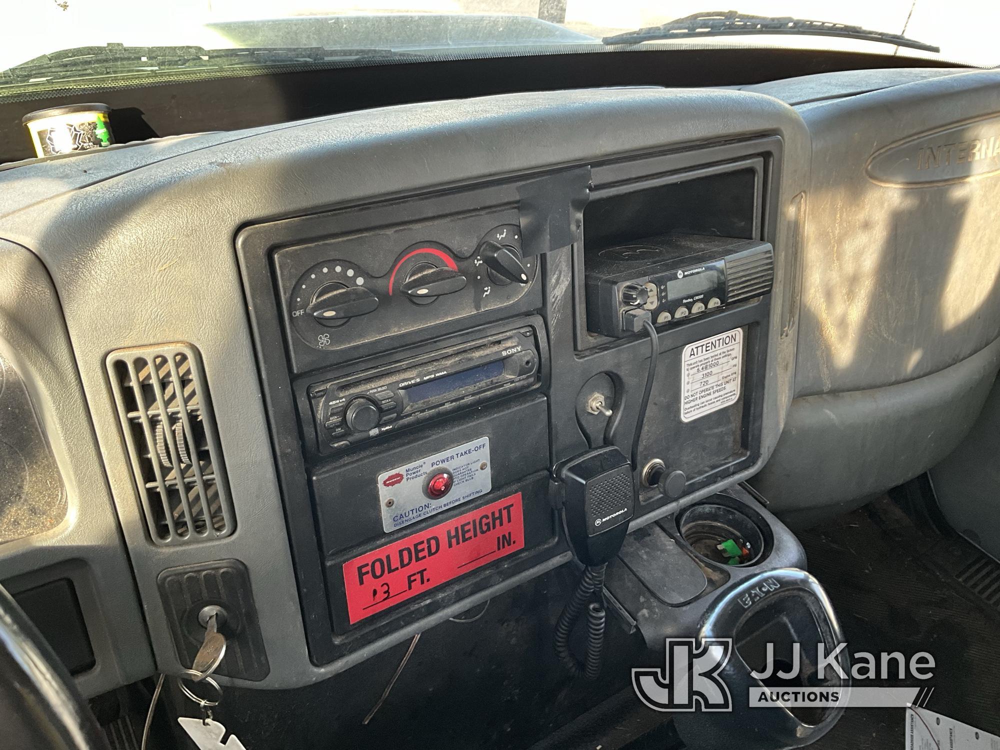 (Elizabethtown, KY) Altec LRV55, Over-Center Bucket Truck mounted behind cab on 2006 International 4