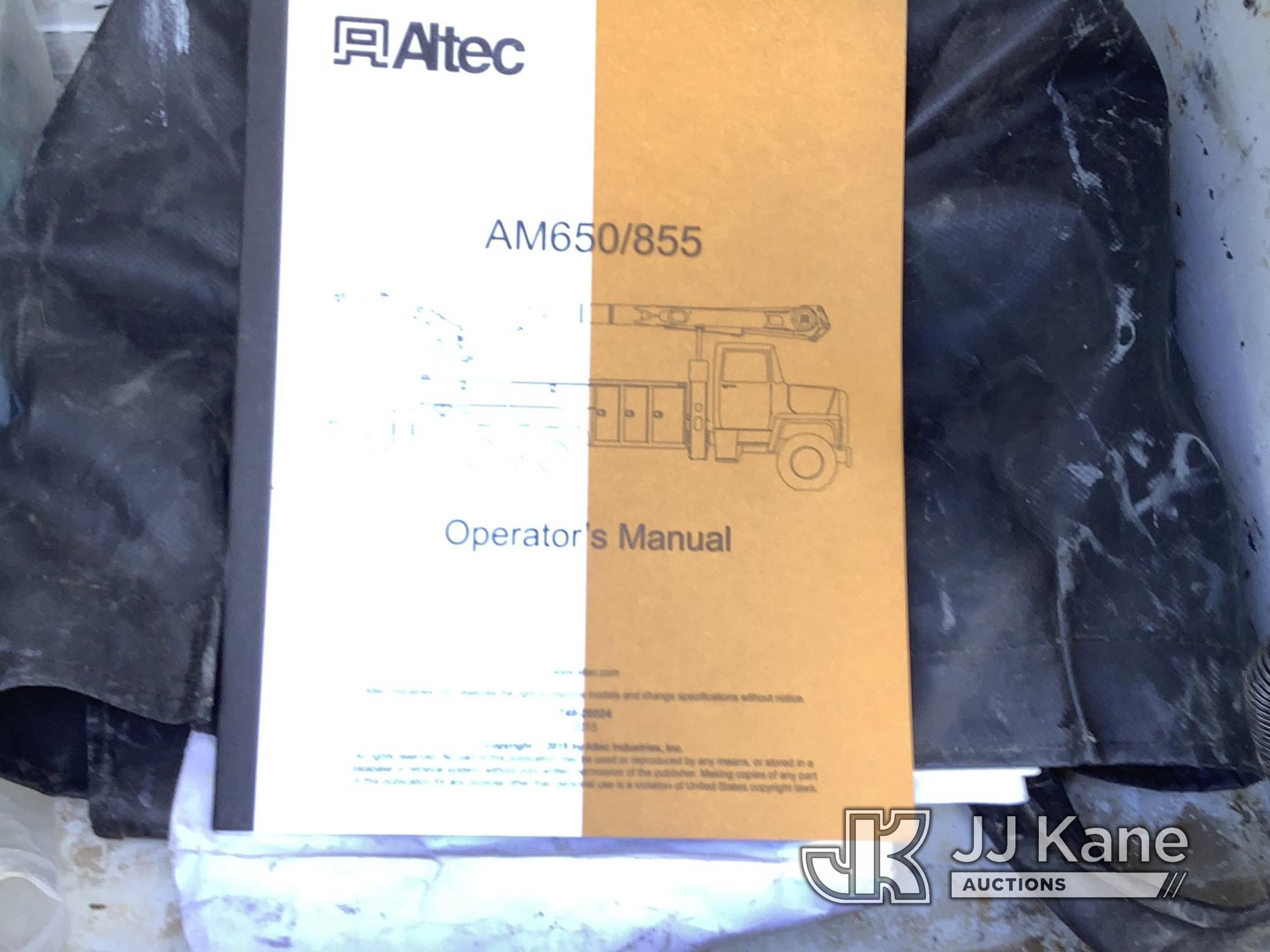 (Graysville, AL) Altec AM855-MH, Over-Center Material Handling Bucket rear mounted on 2015 Freightli