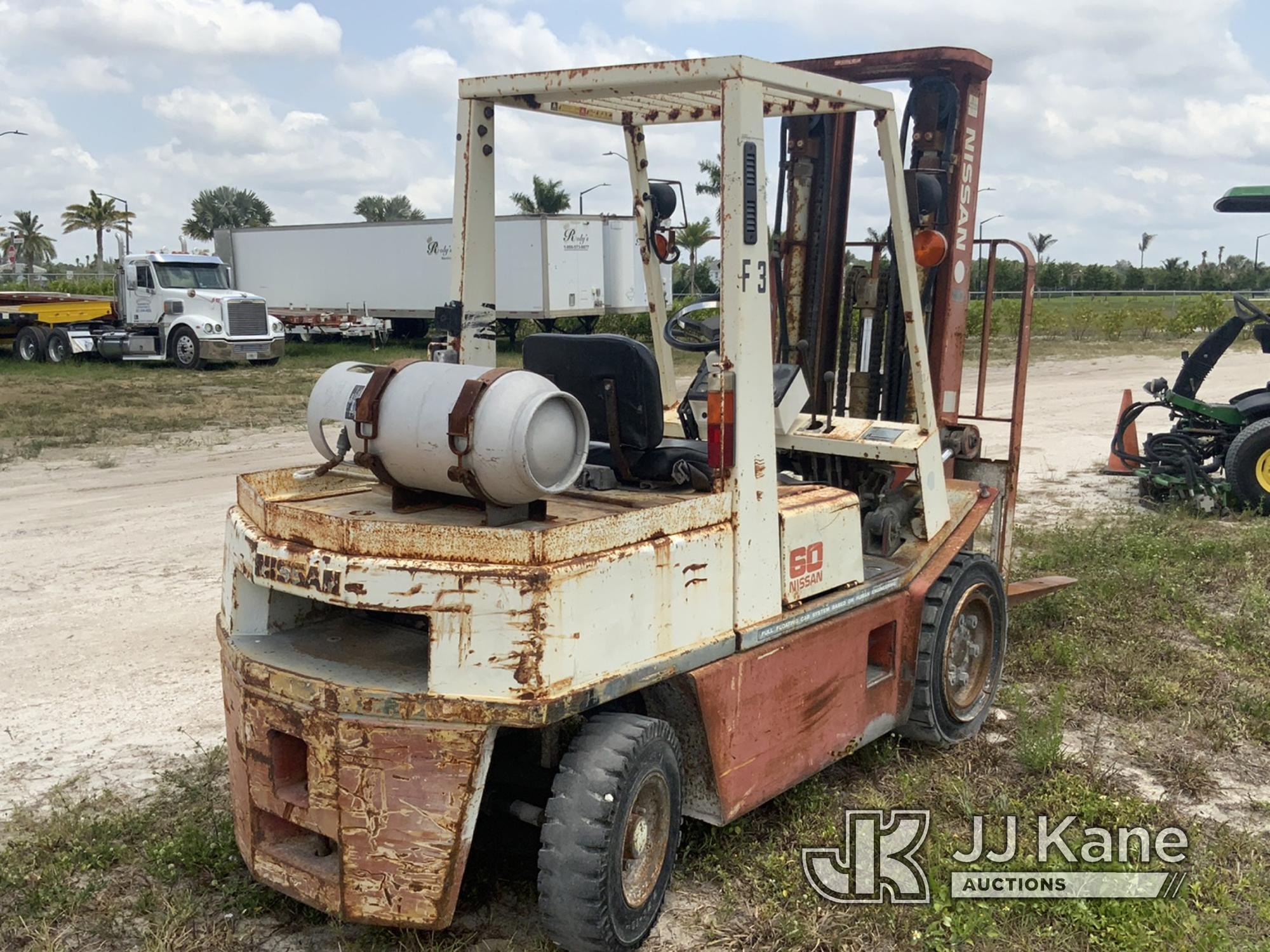 (Westlake, FL) 1990 Nissan M-C607 Pneumatic Tired Forklift Runs, Moves and Operates) (LPG Tank Inclu