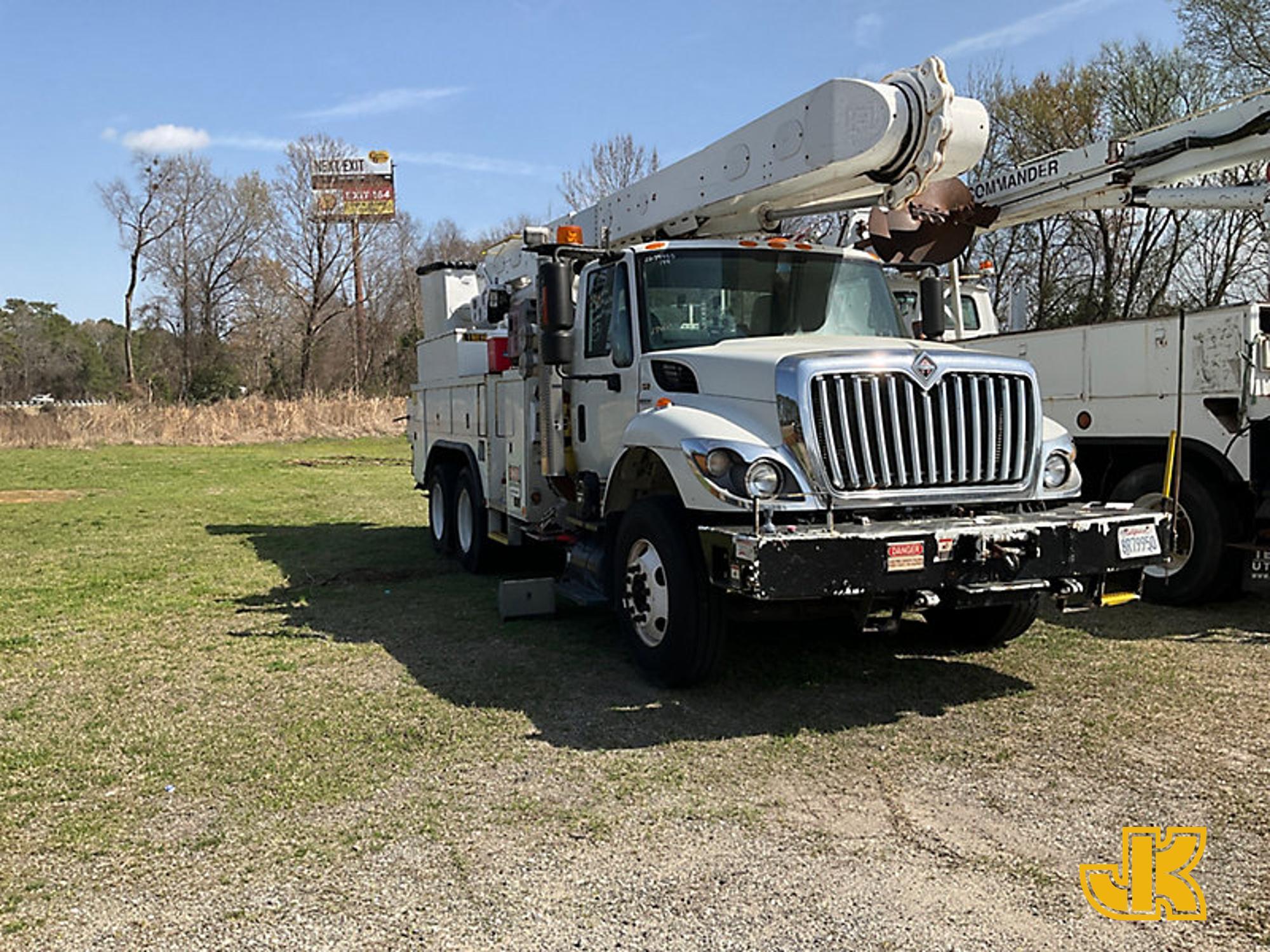 (Florence, SC) Altec AM55-MH, Over-Center Material Handling Bucket Truck rear mounted on 2008 Intern