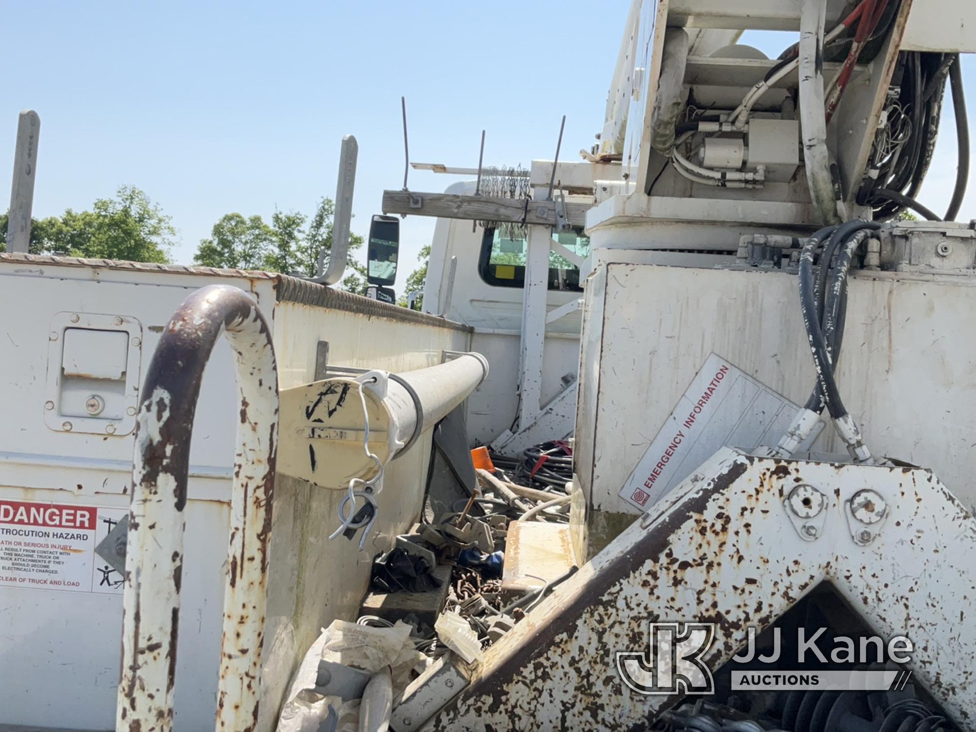 (Verona, KY) HiRanger 5TC-55MH, Material Handling Bucket Truck rear mounted on 2011 International Du