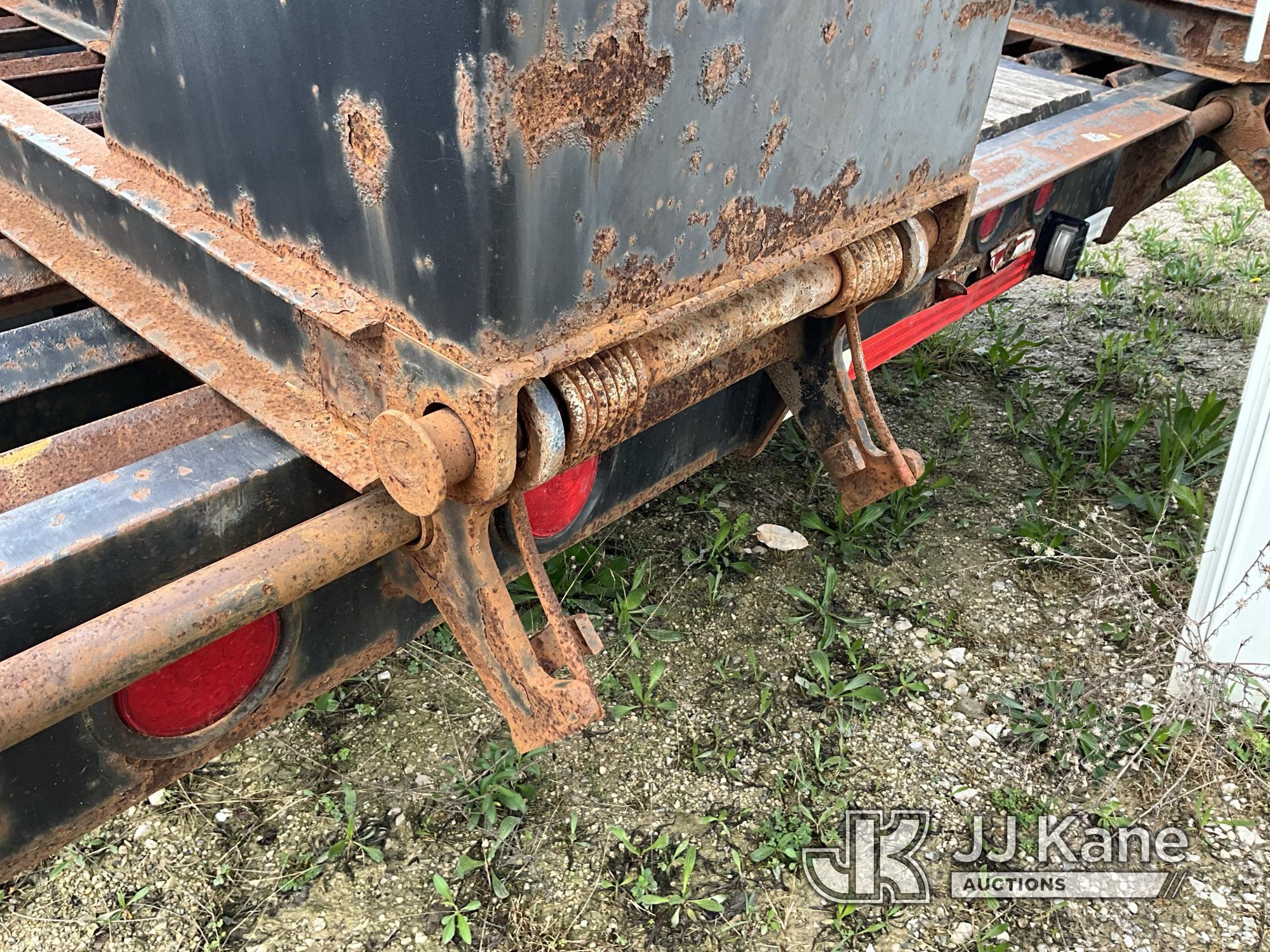 (Elizabethtown, KY) 2014 Interstate 20DT T/A Tagalong Equipment Trailer Seller Note: Boards Need Rep