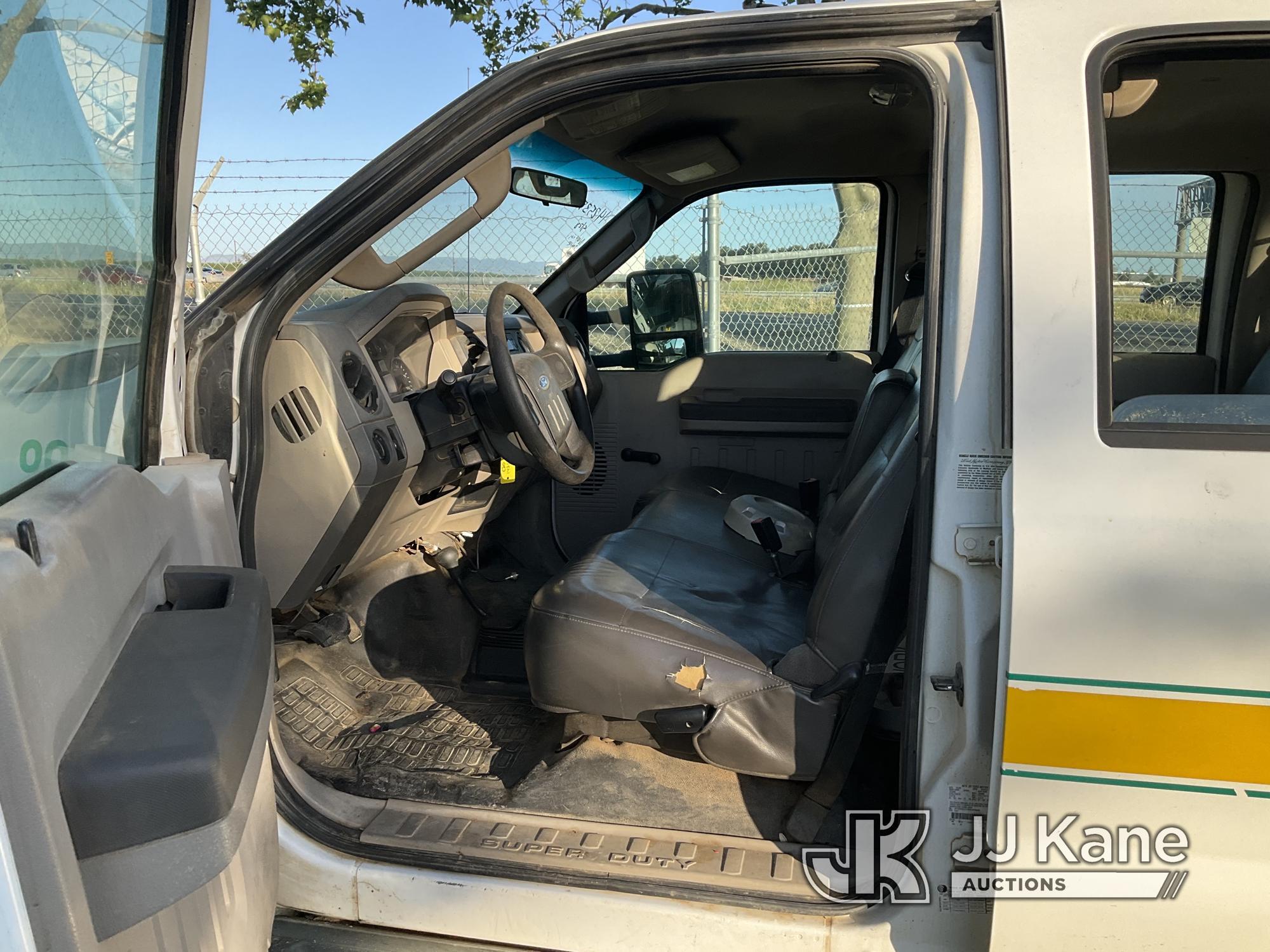 (Dixon, CA) 2009 Ford F350 4x4 Crew-Cab Pickup Truck Runs & Moves) (ABS Light Is On, Driver Side Mir