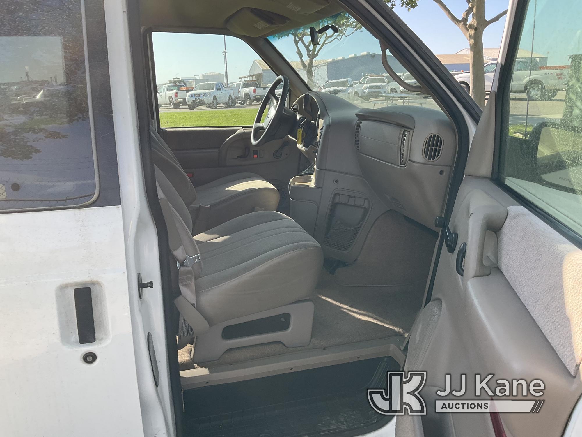 (Dixon, CA) 2000 Chevrolet Astro Passenger Van Runs & Moves, knocking Noise