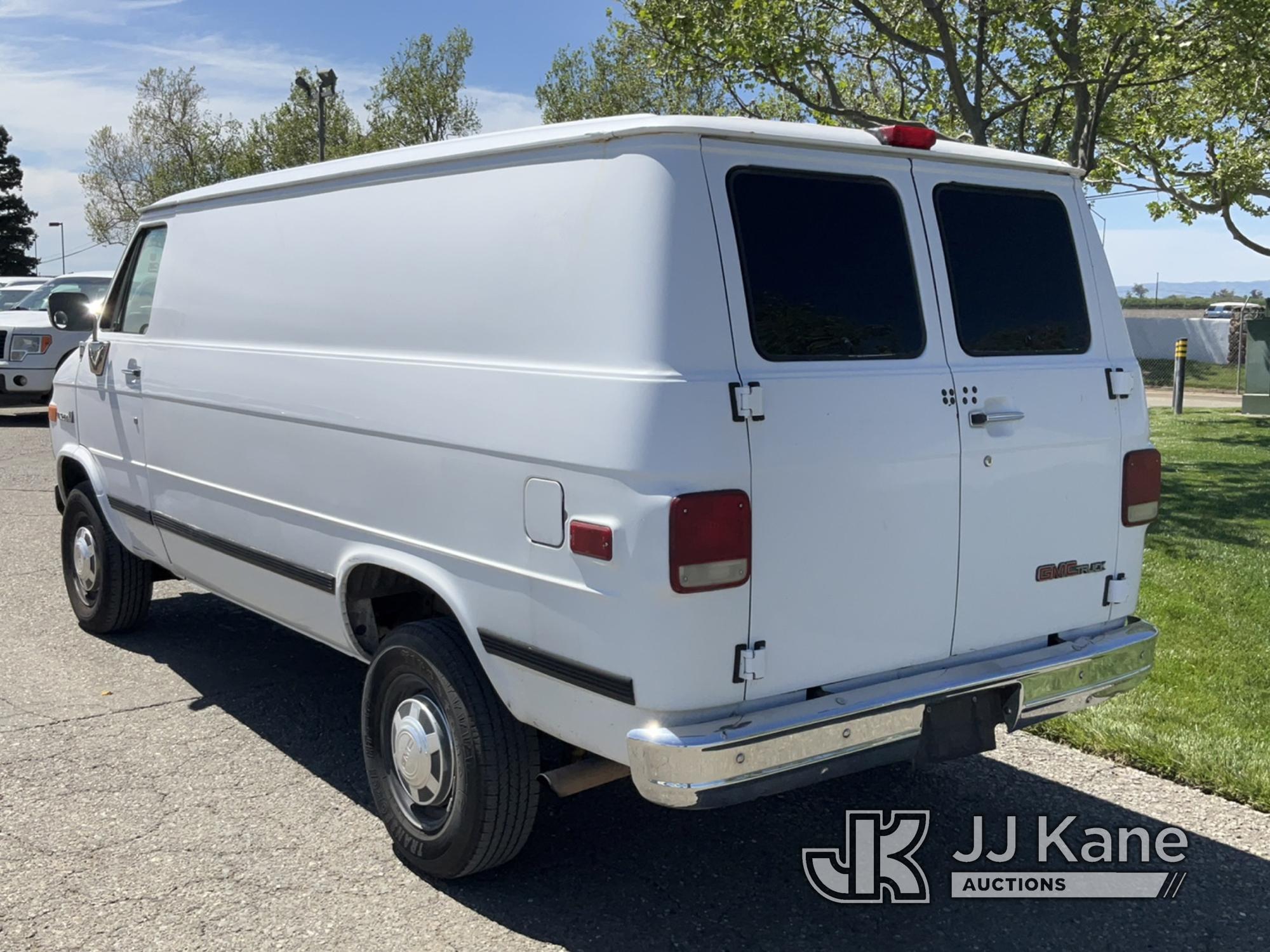 (Dixon, CA) 1995 GMC Vandura G3500 Cargo Van Runs & Moves) (ABS Light On, Cracked Windshield, GVWR L