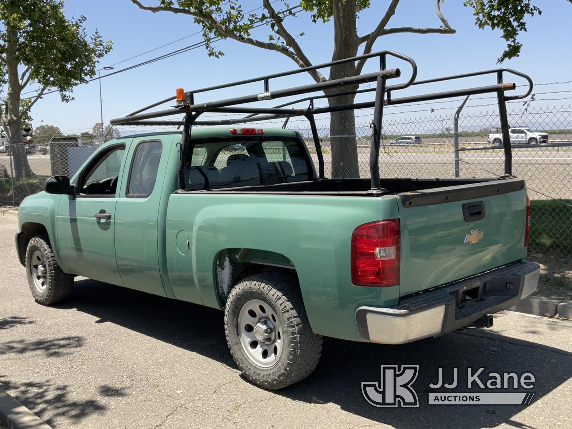 (Dixon, CA) 2009 Chevrolet Silverado 1500 4x4 Extended-Cab Pickup Truck Runs & Moves, Interior Odor,