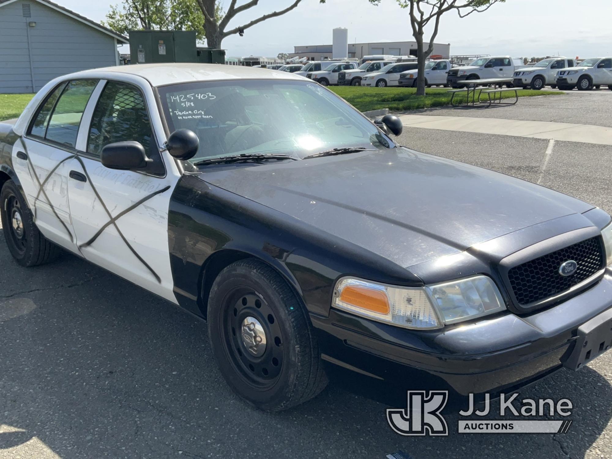 (Dixon, CA) 2009 Ford Crown Victoria Police Interceptor 4-Door Sedan Runs & Moves) (No Seat Belts in