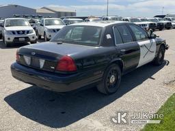 (Dixon, CA) 2011 Ford Crown Victoria Police Interceptor 4-Door Sedan Runs & Moves) (Interior Strippe