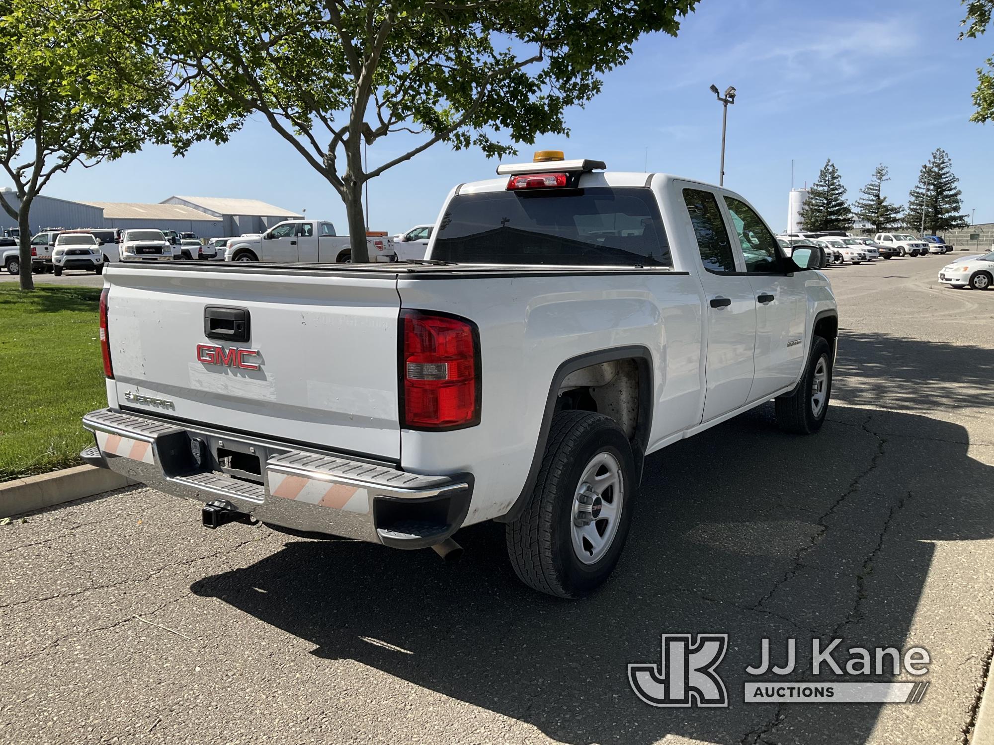 (Dixon, CA) 2015 GMC Sierra 1500 Extended-Cab Pickup Truck Runs & Moves) (Check Engine Light Is On,