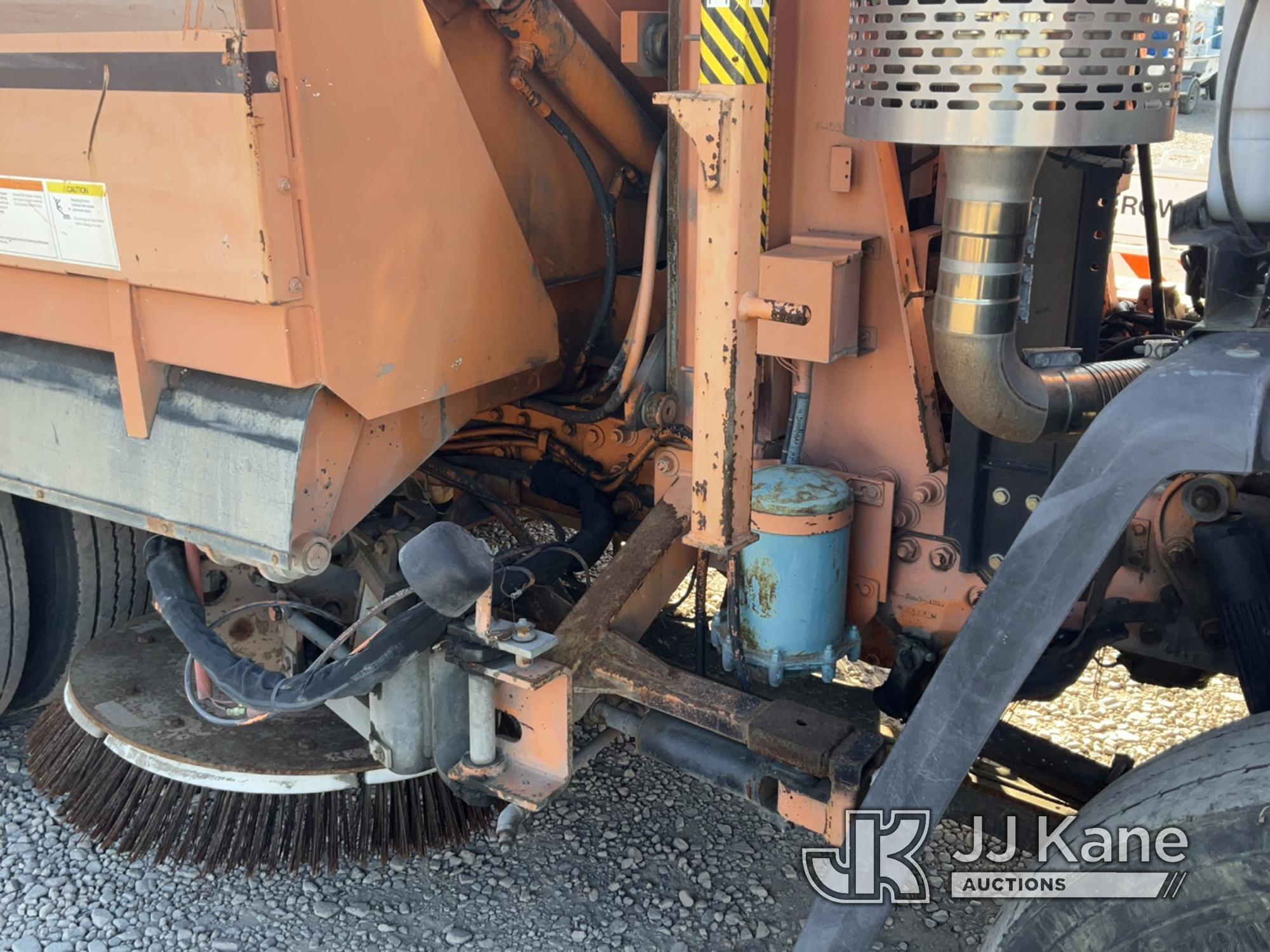 (Dixon, CA) 1994 Ford CF7000 Street Sweeper Truck Runs & Moves, Sweeper Does Not Operate