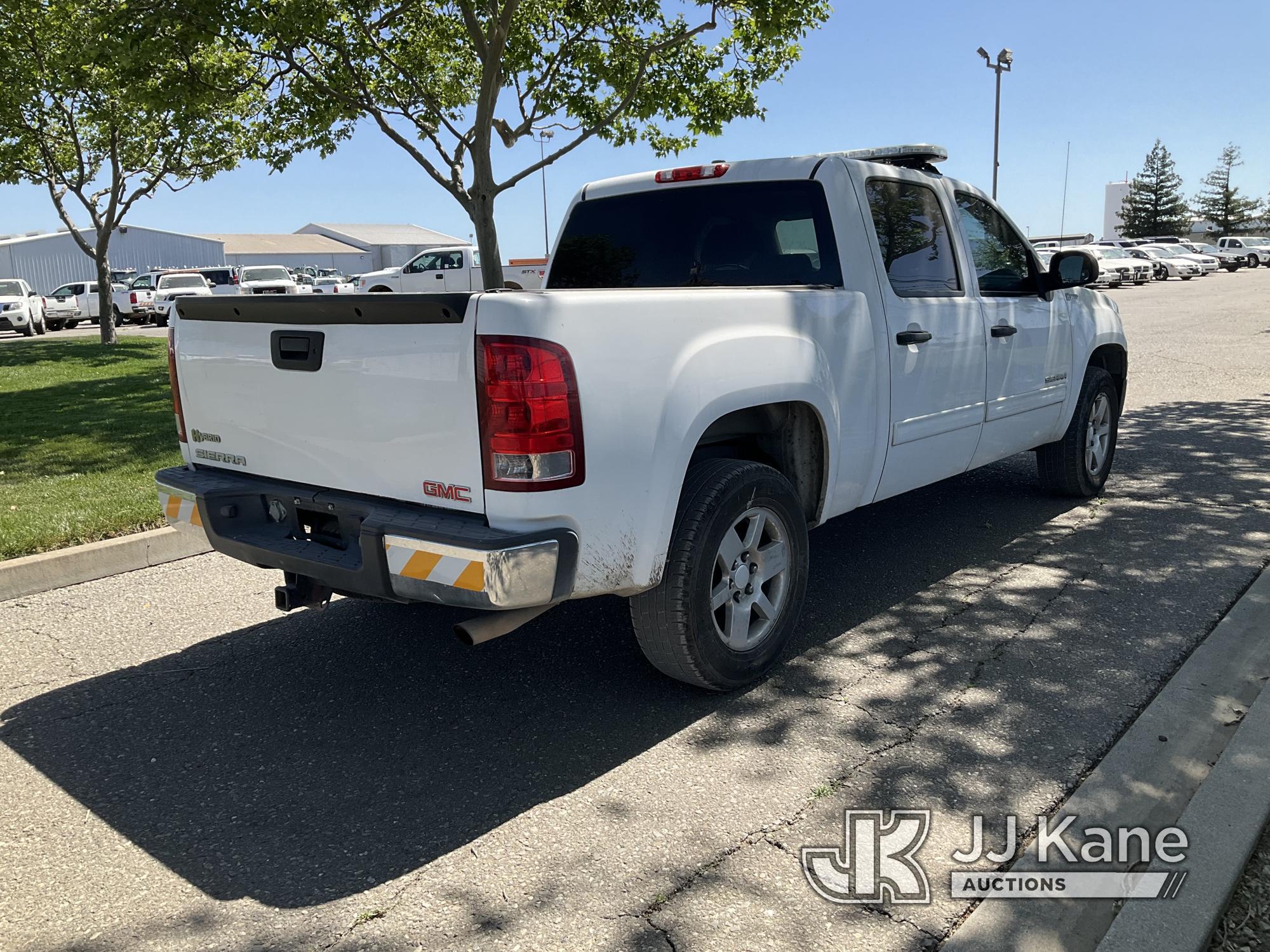 (Dixon, CA) 2013 GMC Sierra1500 Crew-Cab Pickup Truck Runs & Moves) (Paint Damage