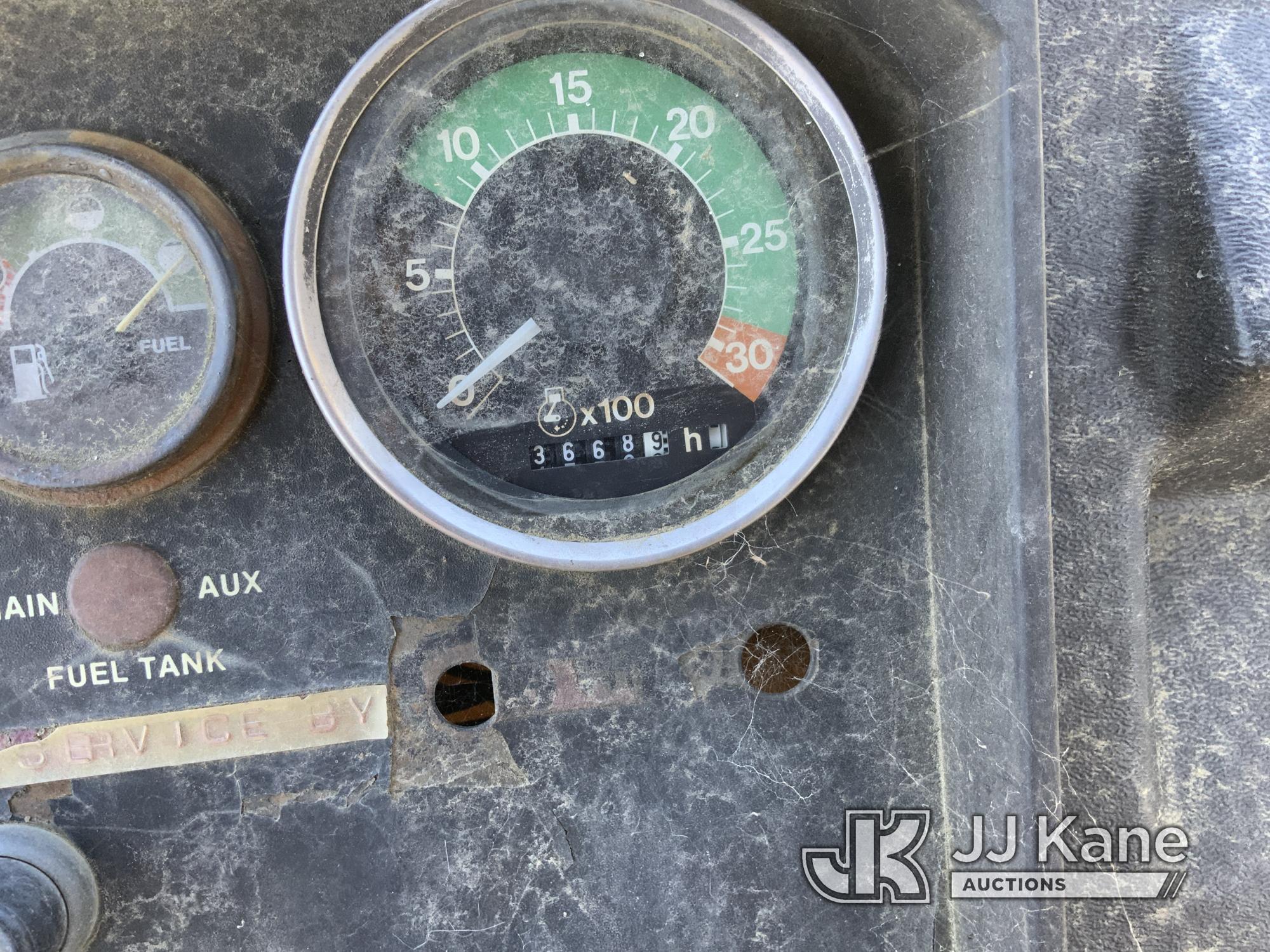 (Dixon, CA) John Deere 210C Rubber Tired Tractor Loader Non Running, No Battery