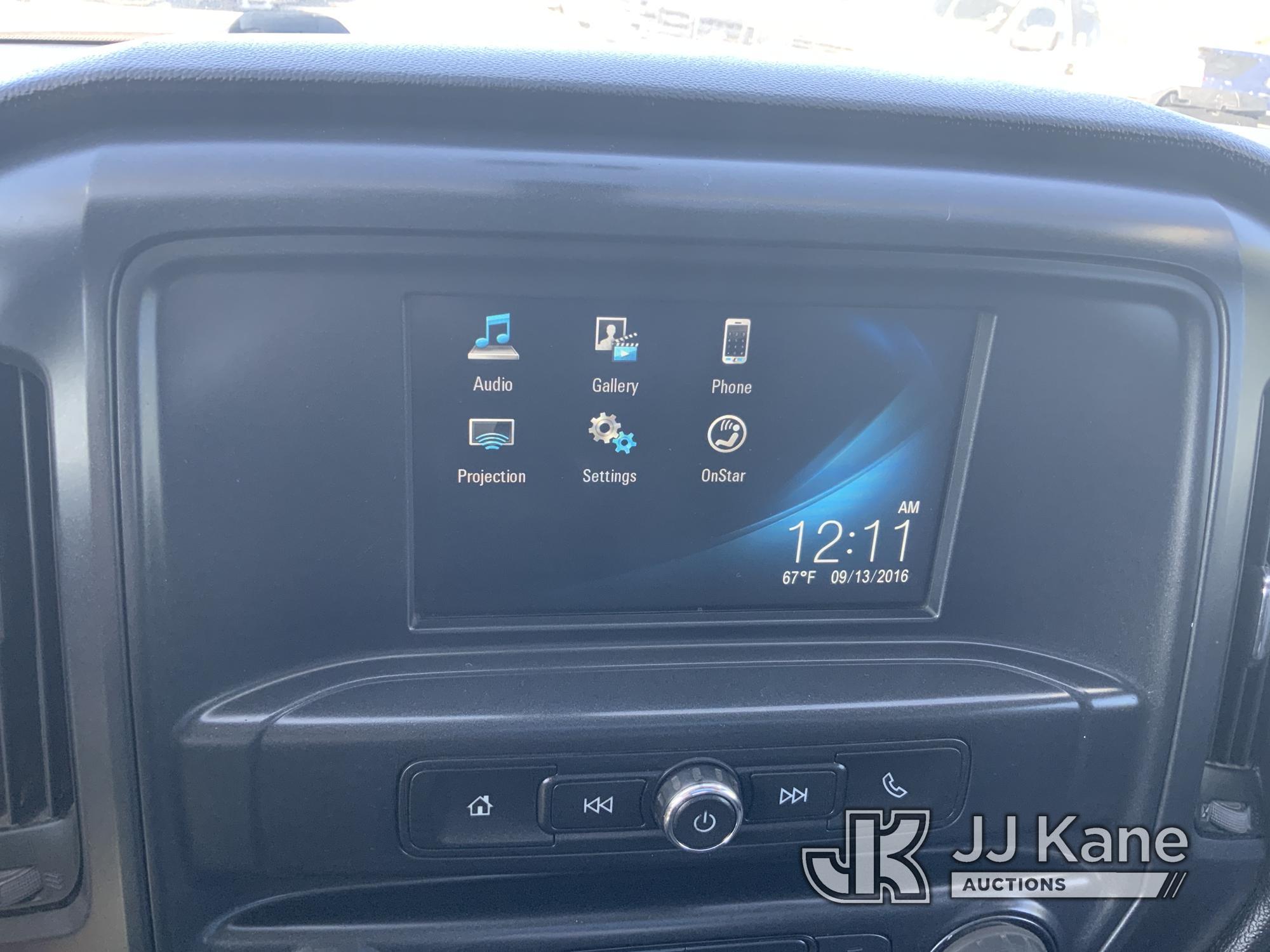 (Dixon, CA) 2017 Chevrolet 2500HD Service Truck Runs & Moves, Airbag Light On, No Reverse