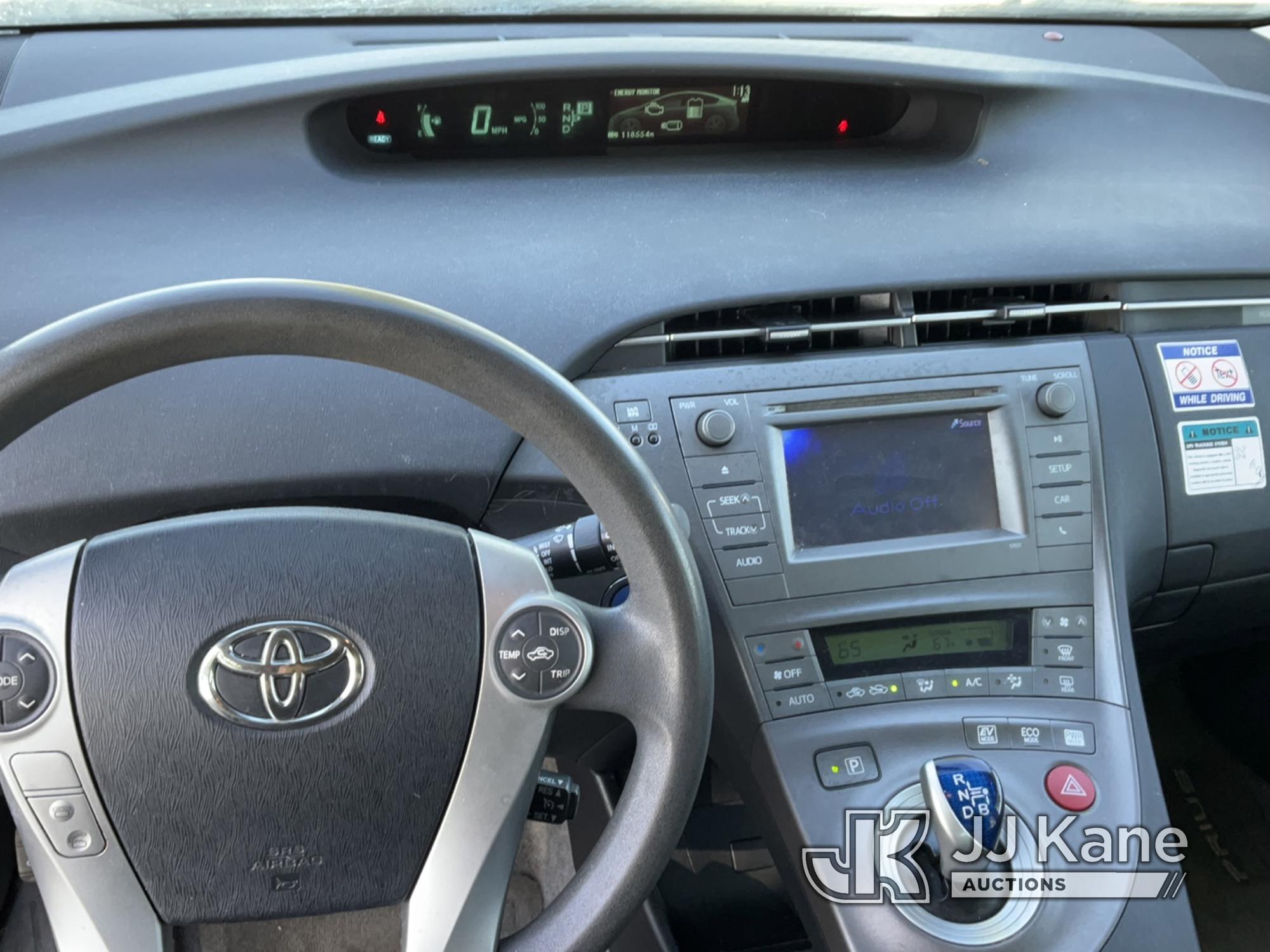 (Dixon, CA) 2015 Toyota Prius 4-Door Hybrid Sedan Runs & Moves) (Drivers Side Controller Does Not Wo