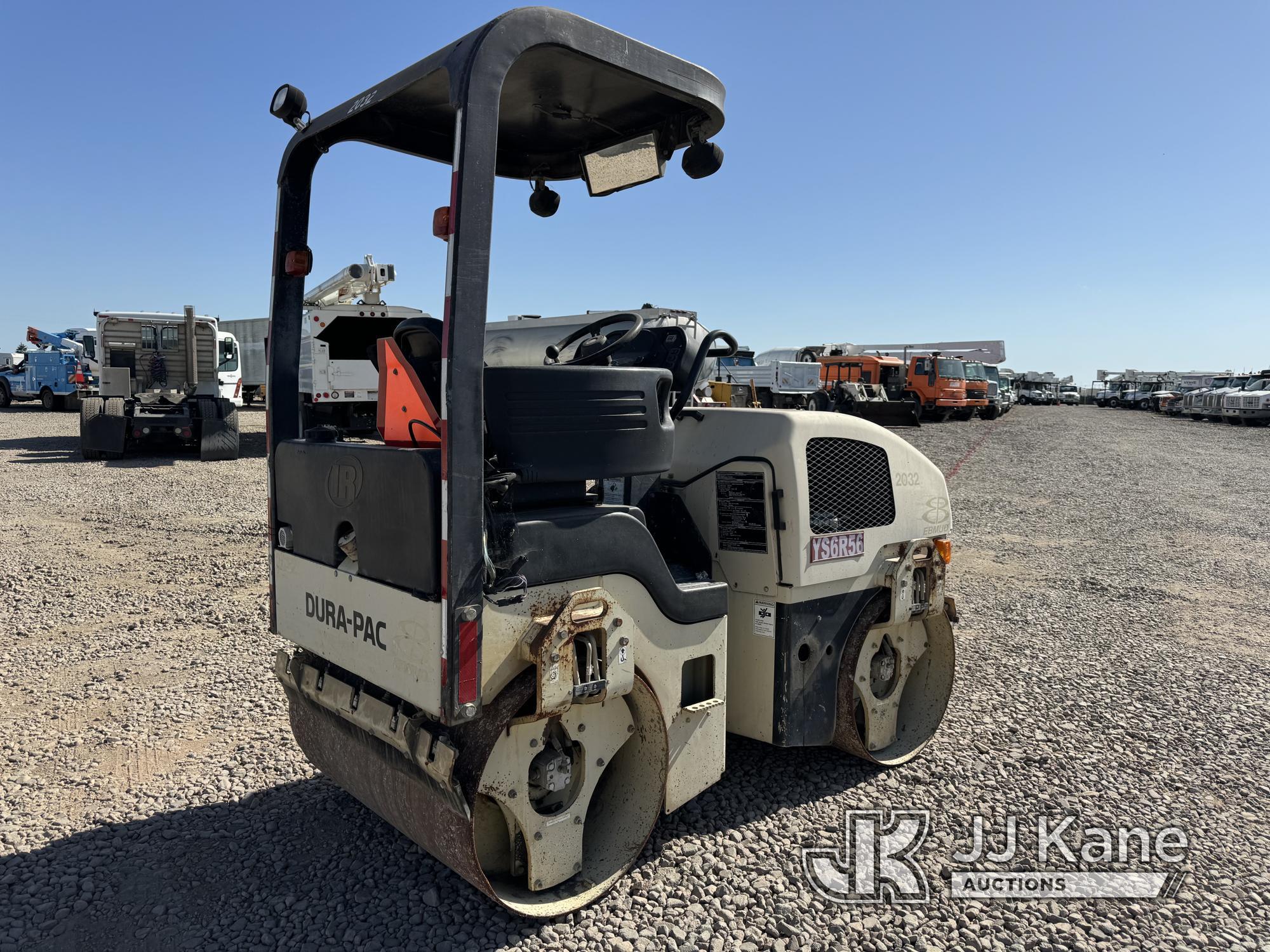 (Dixon, CA) Ingersoll Rand DD24 Articulating Vibratory Roller Runs & Operates