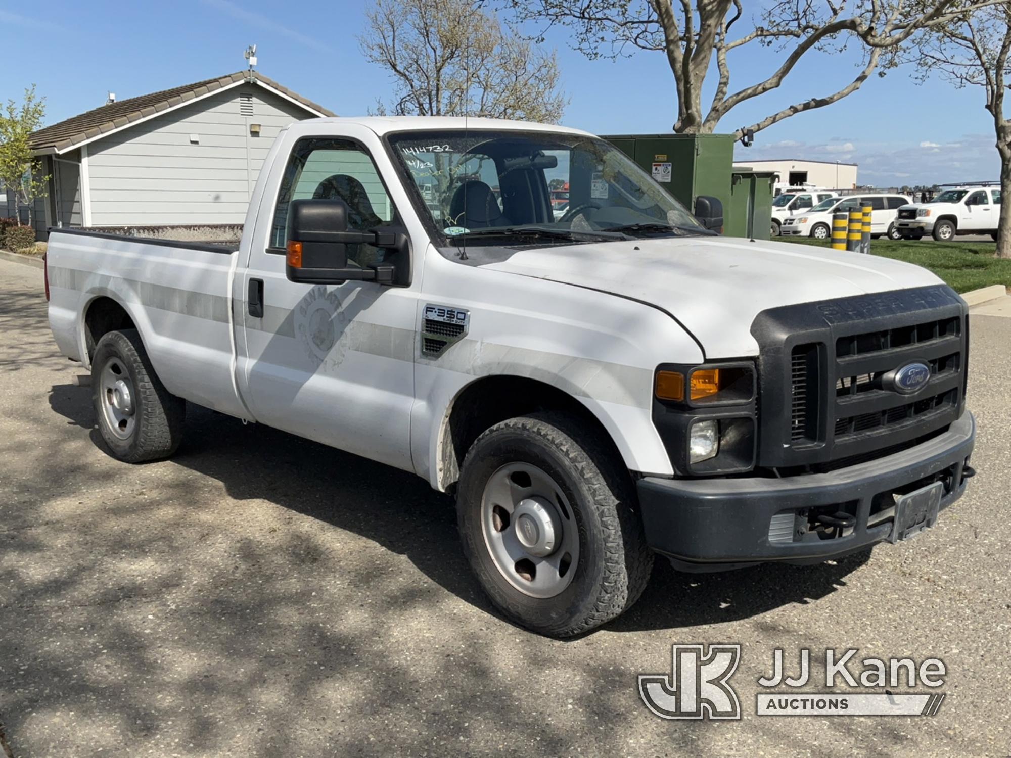 (Dixon, CA) 2009 Ford F350 Pickup Truck Runs & Moves, Cracked Mirror