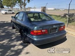 (Dixon, CA) 1999 Toyota AVALON 4-Door Sedan Runs & Moves) (Cracked Windshield