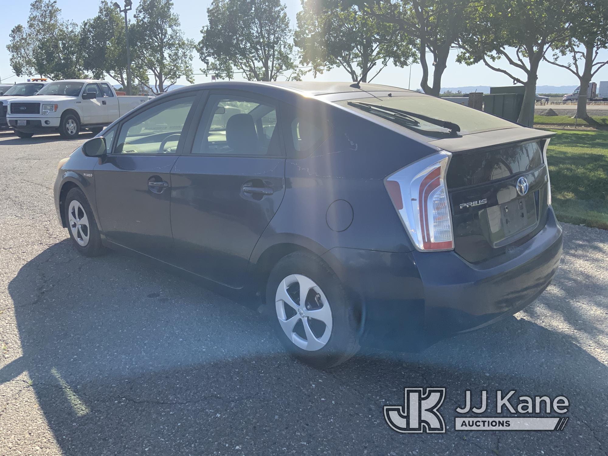 (Dixon, CA) 2012 Toyota PRIUS II 4-Door Hybrid Sedan Runs & Moves