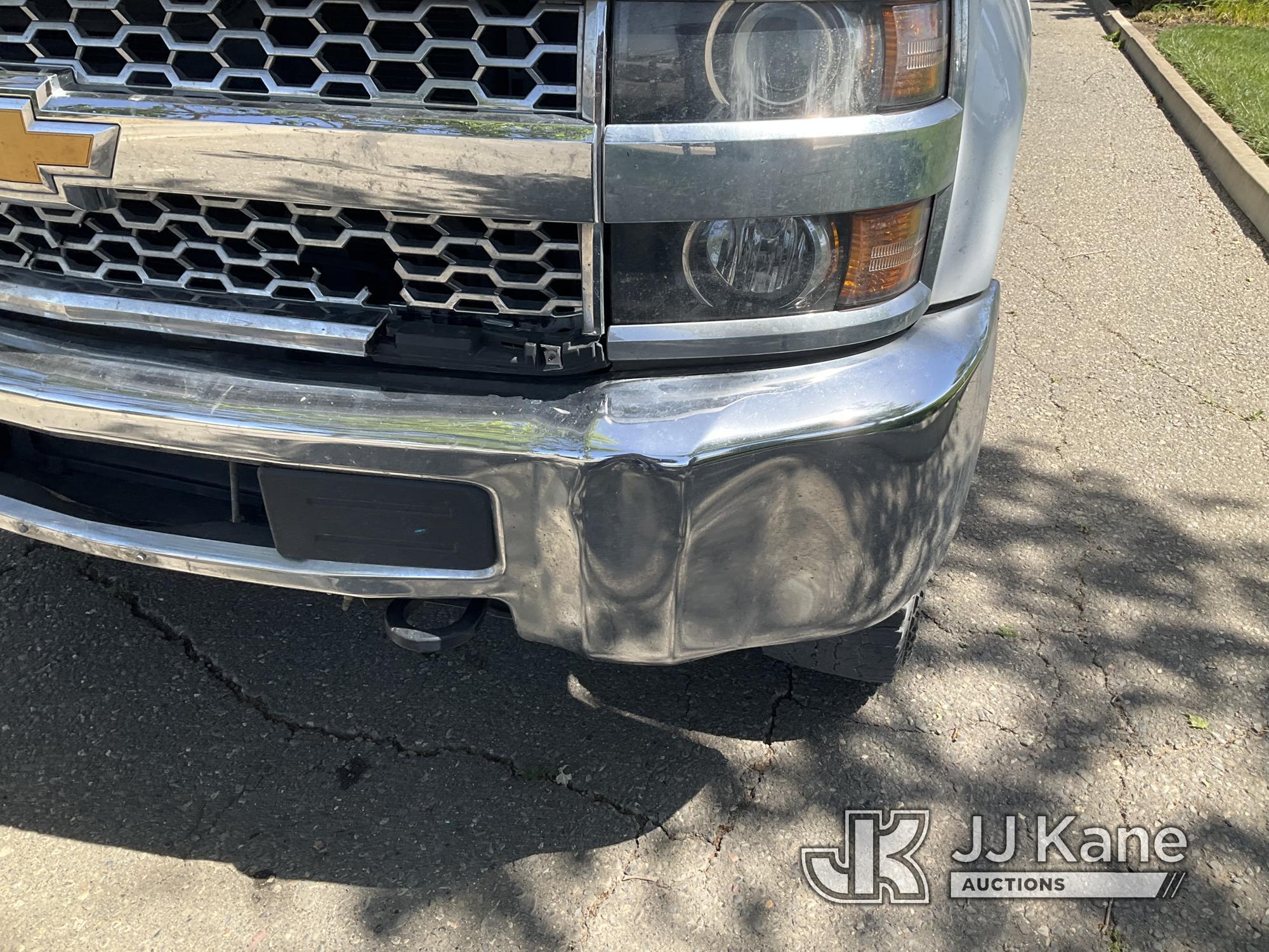 (Dixon, CA) 2019 CHEVROLET SILVERADO 2500HD Crew-Cab Pickup Truck Runs & Moves) (Body Damage, Rust D